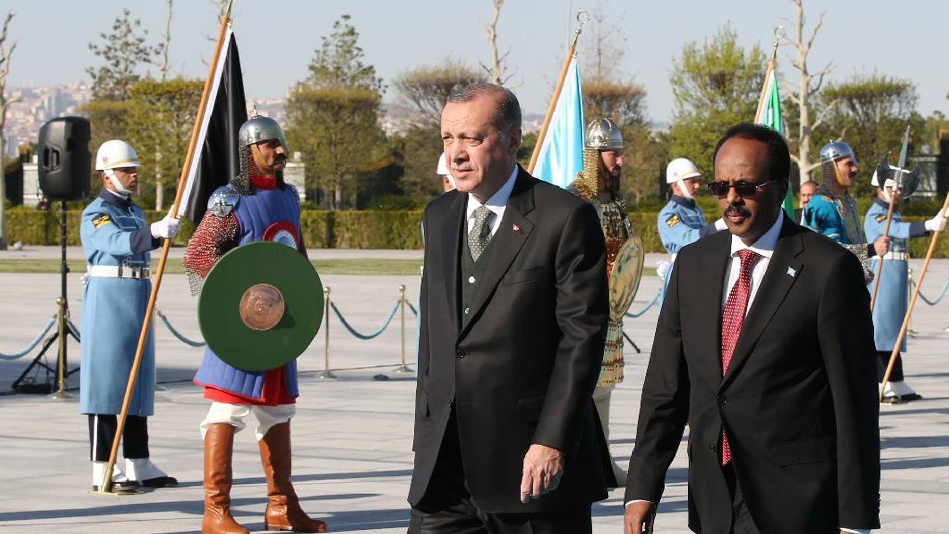 Turkey's President Recep Tayyip Erdogan, centre, walks with Somalia's President Mohamed Abdullahi Mohamed, also known as Farmajo, right, during a welcome ceremony at the Presidential palace in Ankara, Turkey, Wednesday, April, 26, 2017. Mohamed is in Turkey for an official visit. (Presidency Press Service via AP, Pool)