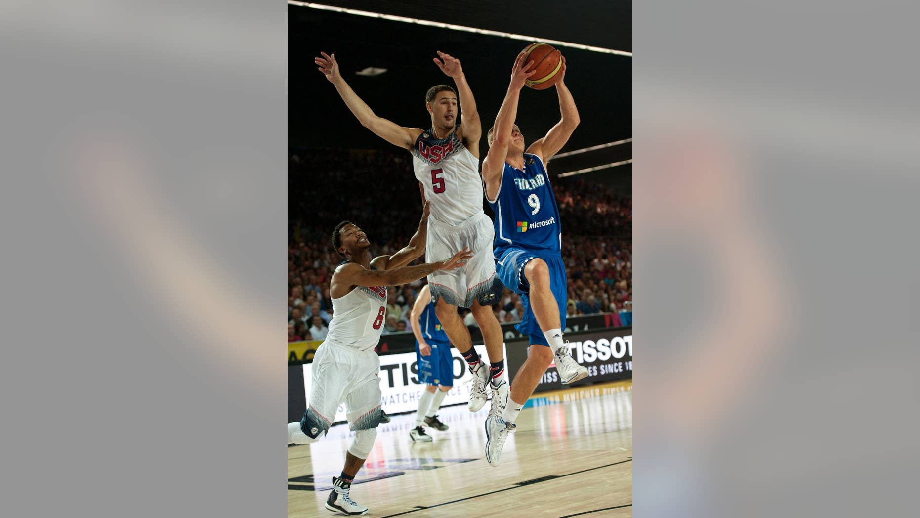 Finland's Sasu Salin, tries to controls the ball between United States's Klay Thompson, and Derrick Rose, left, during the Group C Basketball World Cup match between United States and Finland, in Bilbao northern Spain, Saturday, Aug. 30, 2014. The 2014 Basketball World Cup competition will take place in various cities in Spain from Aug. 30 through to Sept. 14. (AP Photo/Alvaro Barrientos)