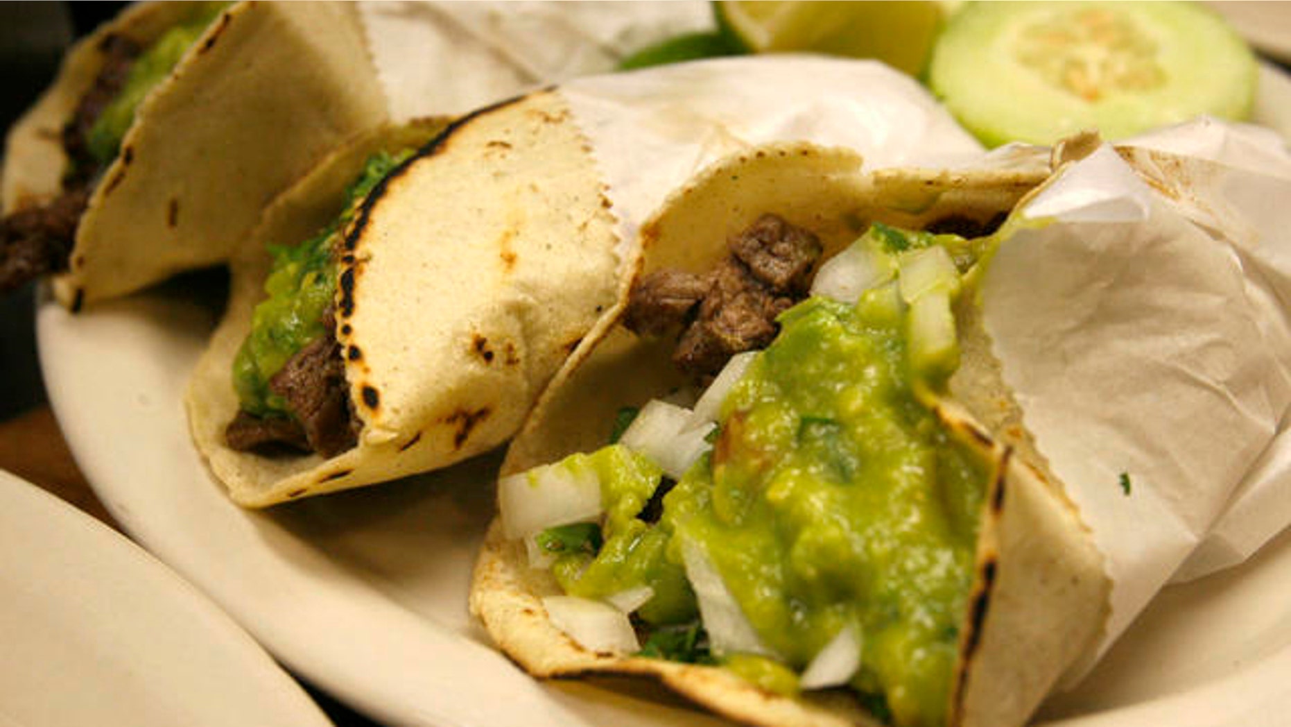 ** ADVANCE FOR MONDAY, OCT. 9 ** Tacos de bistec with guacamole are seen at La Lupe restaurant in Philadelphia Sept. 21, 2006. (AP Photo/Matt Rourke)