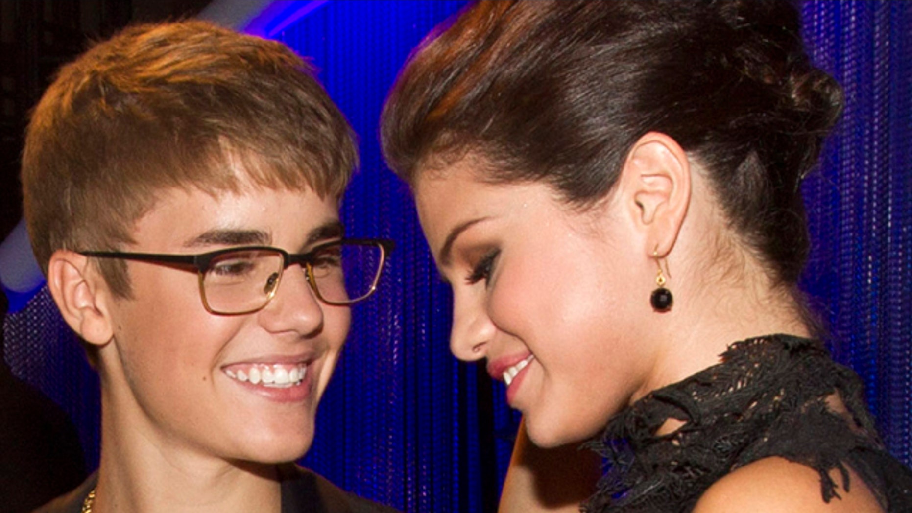 LOS ANGELES, CA - AUGUST 28: Singer/actress Selena Gomez (L) and singer Adele arrive at the 2011 MTV Video Music Awards at Nokia Theatre L.A. LIVE on August 28, 2011 in Los Angeles, California. (Photo by Christopher Polk/Getty Images)