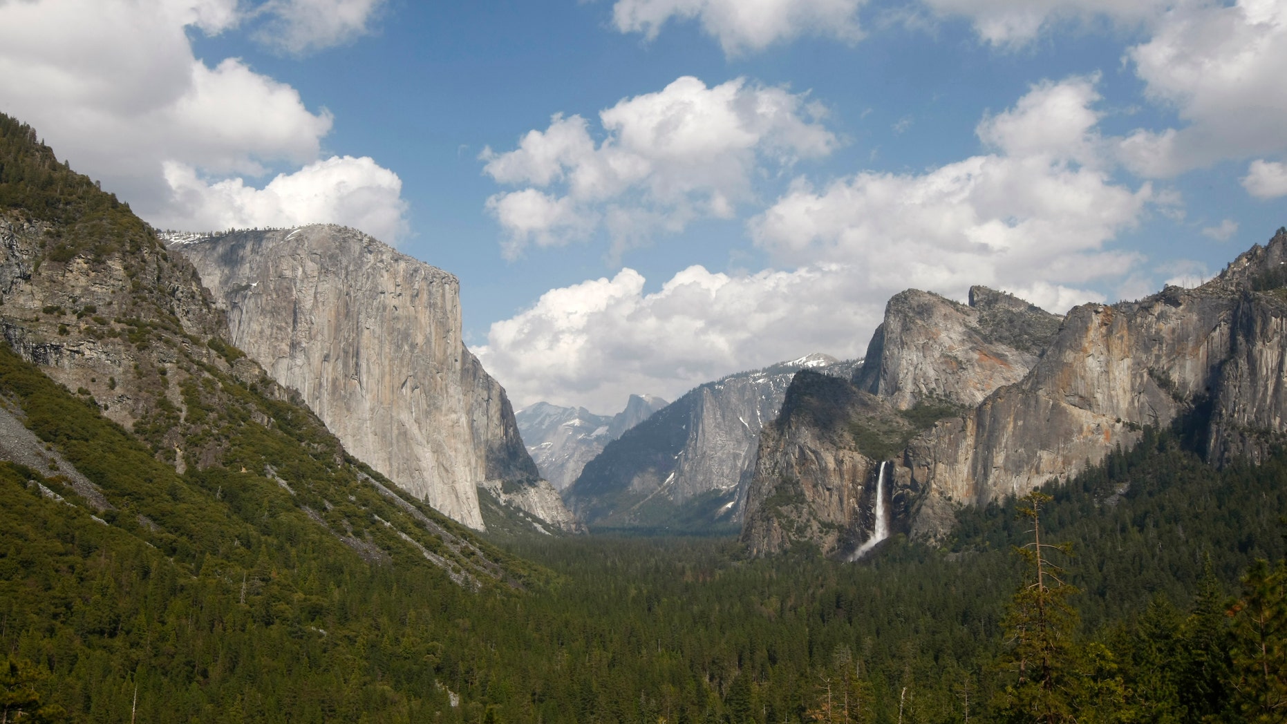 File photo - Yosemite Valley, with its landmarks El Capitan (L), Half Dome (C) and Bridalveil Fall (R), is seen in Yosemite National Park in California April 19, 2008. (REUTERS/Darrin Zammit Lupi)
