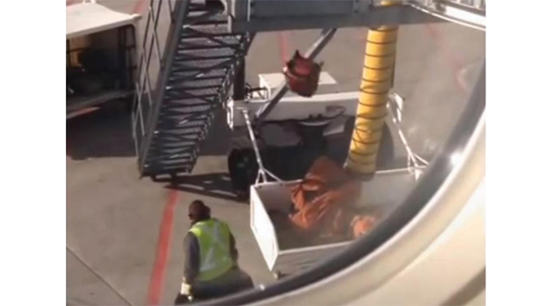 air canada gate check baggage