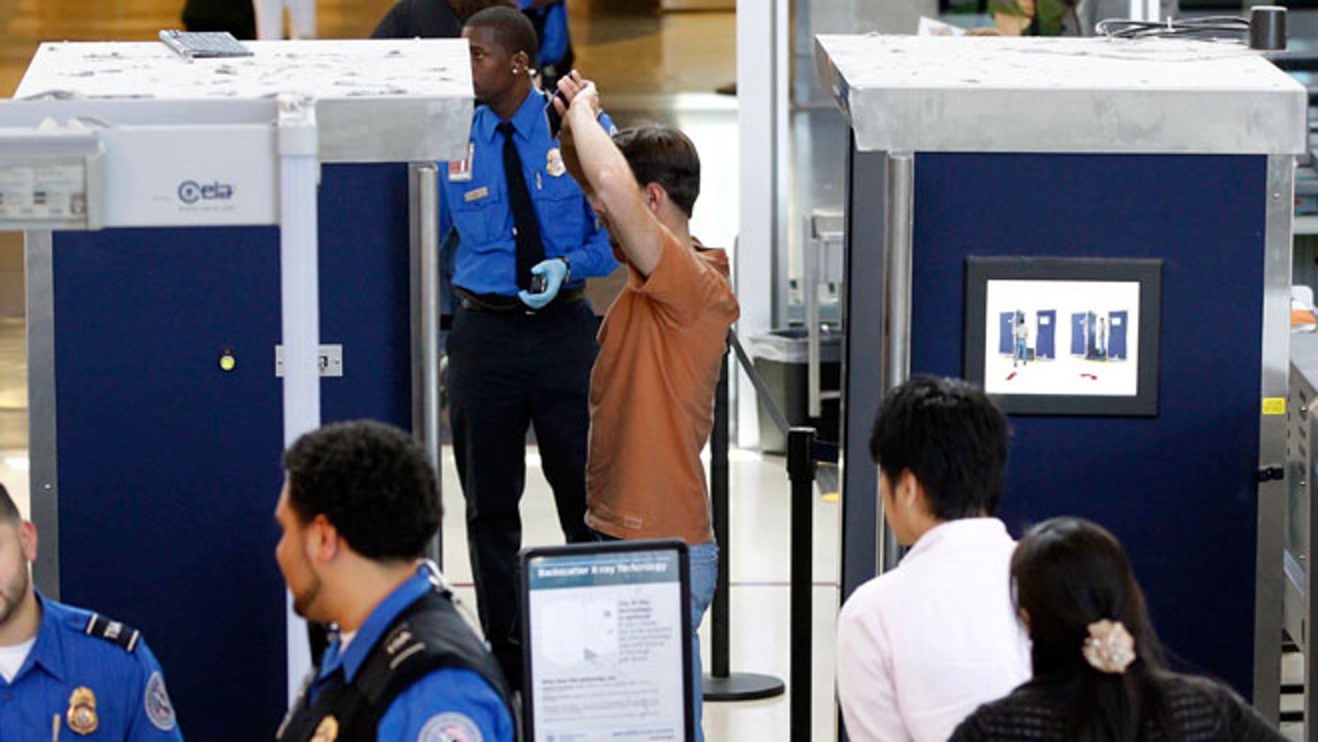 Tsa Agent Arrested For Allegedly Stealing 5000 From Passengers Jacket Fox News