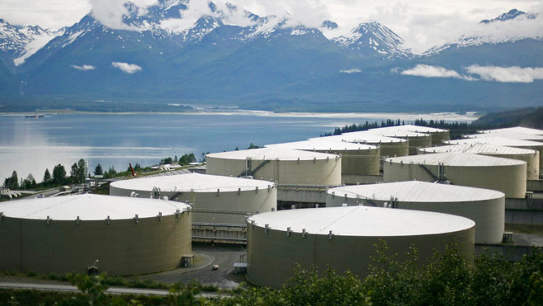 FILE: UNDATED: A field of oil storge tanks at the Trans-Alaska Pipeline Marine Terminal in Valdez, Alaska. (REUTERS)