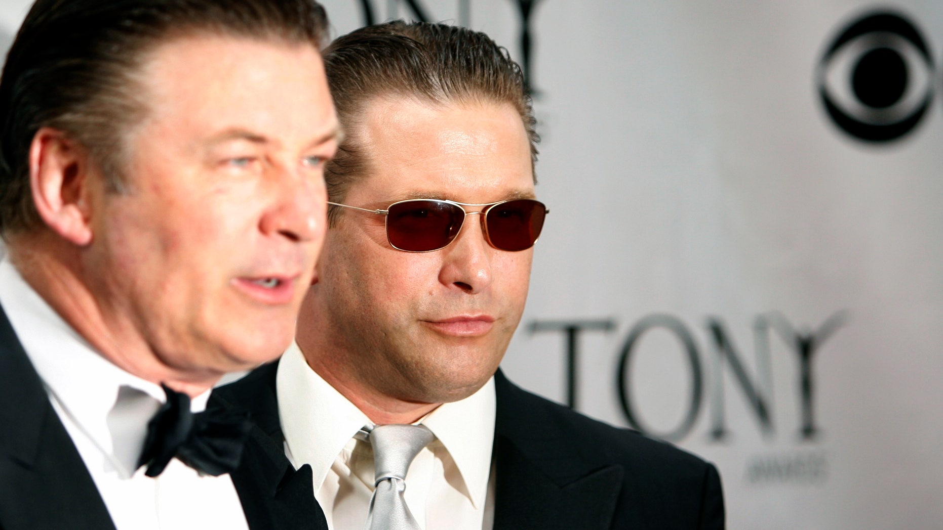Actors Stephen (R) and Alec Baldwin pose at the 62nd Annual Tony Awards in New York June 15, 2008. REUTERS/Lucas Jackson (UNITED STATES) - RTX6Z43