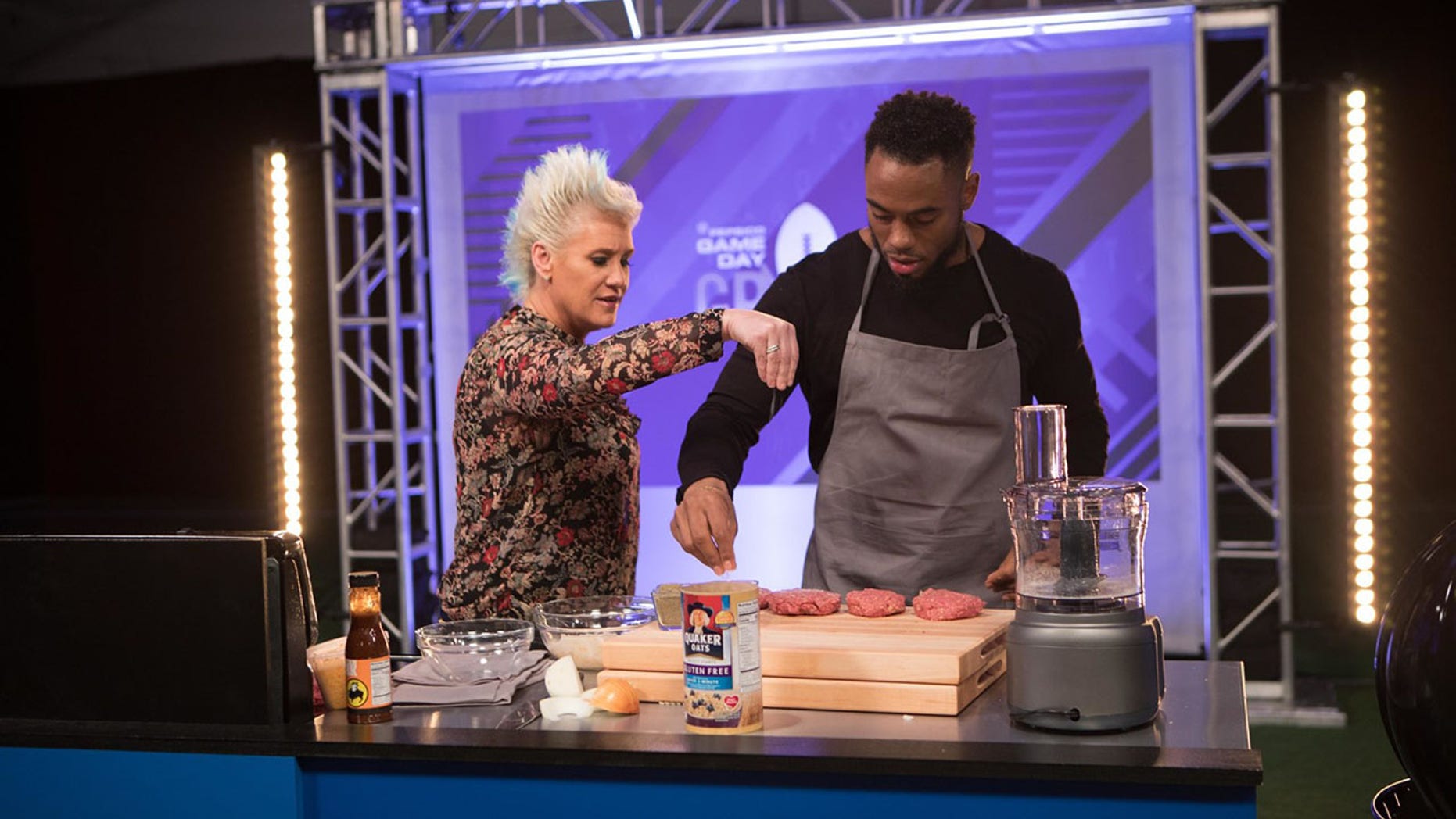 Anne Burrell shares her four tips to making your Super Bowl party fun and flavorful.