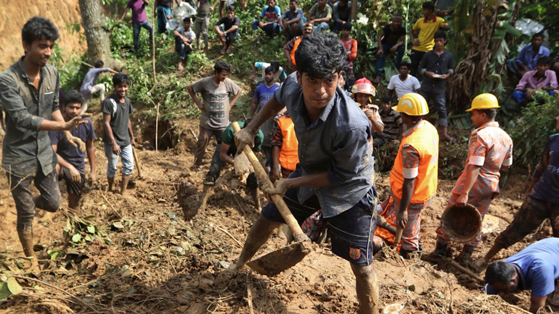 Rescuers search for survivors and bodies after Tuesday's massive landslide in Rangamati district, Bangladesh, Wednesday, June 14, 2017. Rescuers struggled on Wednesday to reach villages hit by massive landslides that have killed more than a hundred while also burying roads and cutting power in southeastern Bangladesh, officials said. (AP Photo)