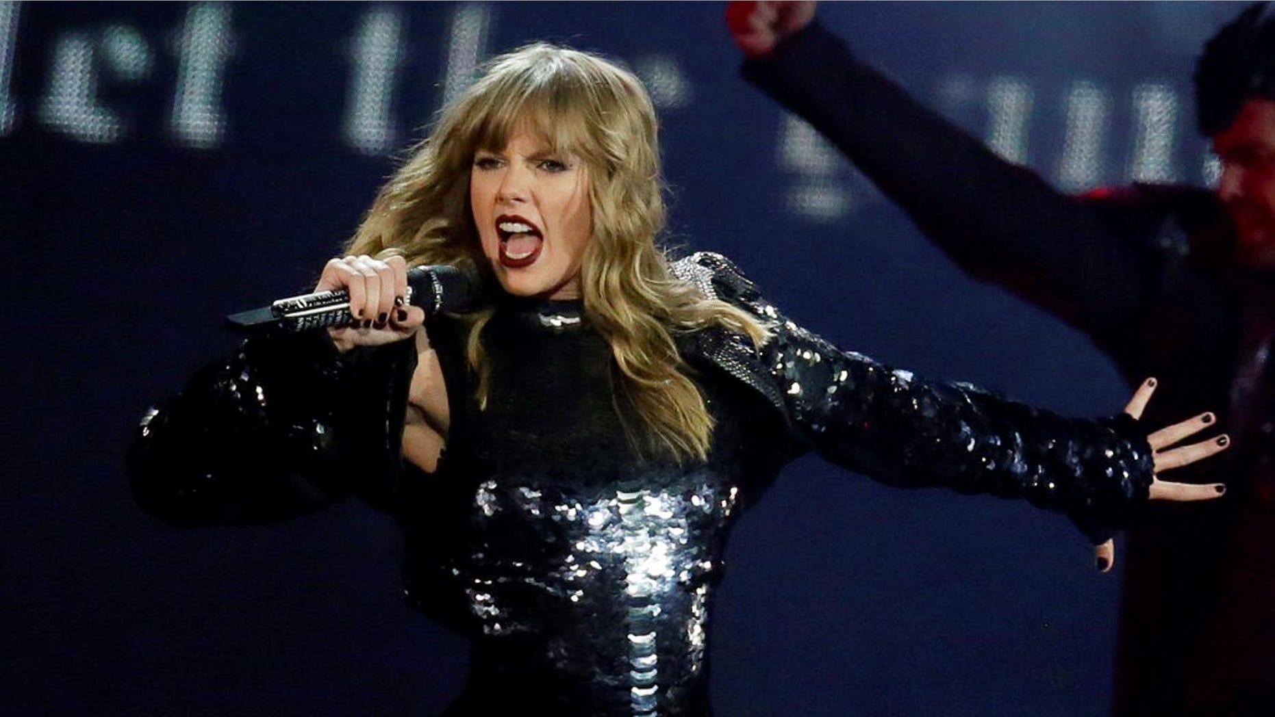 Taylor Swift has donated concert tickets to the Massachusetts city mourning the recent loss of a police officer.