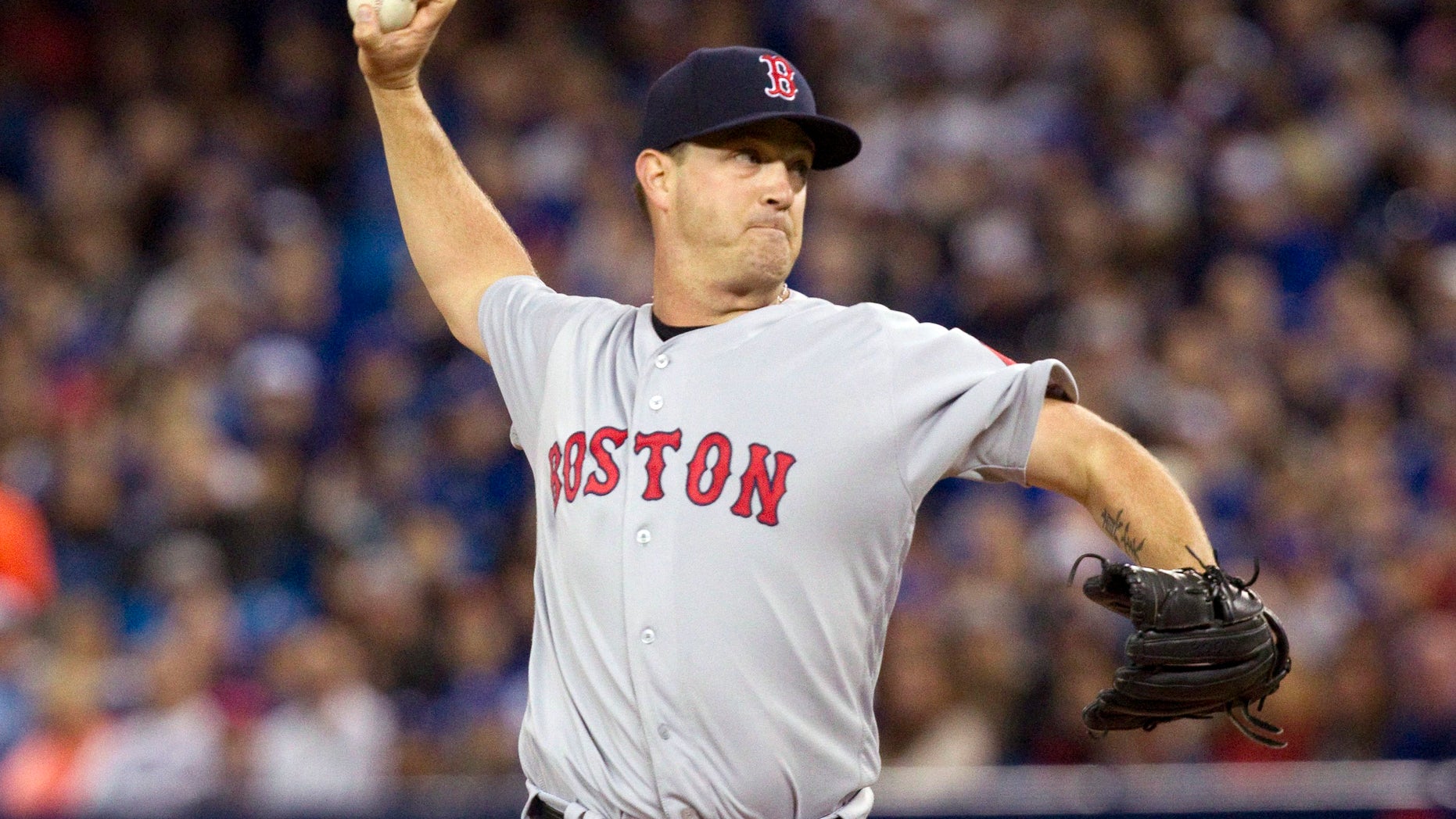 Steven Wright throwing against the Toronto Blue Jays on Sunday.