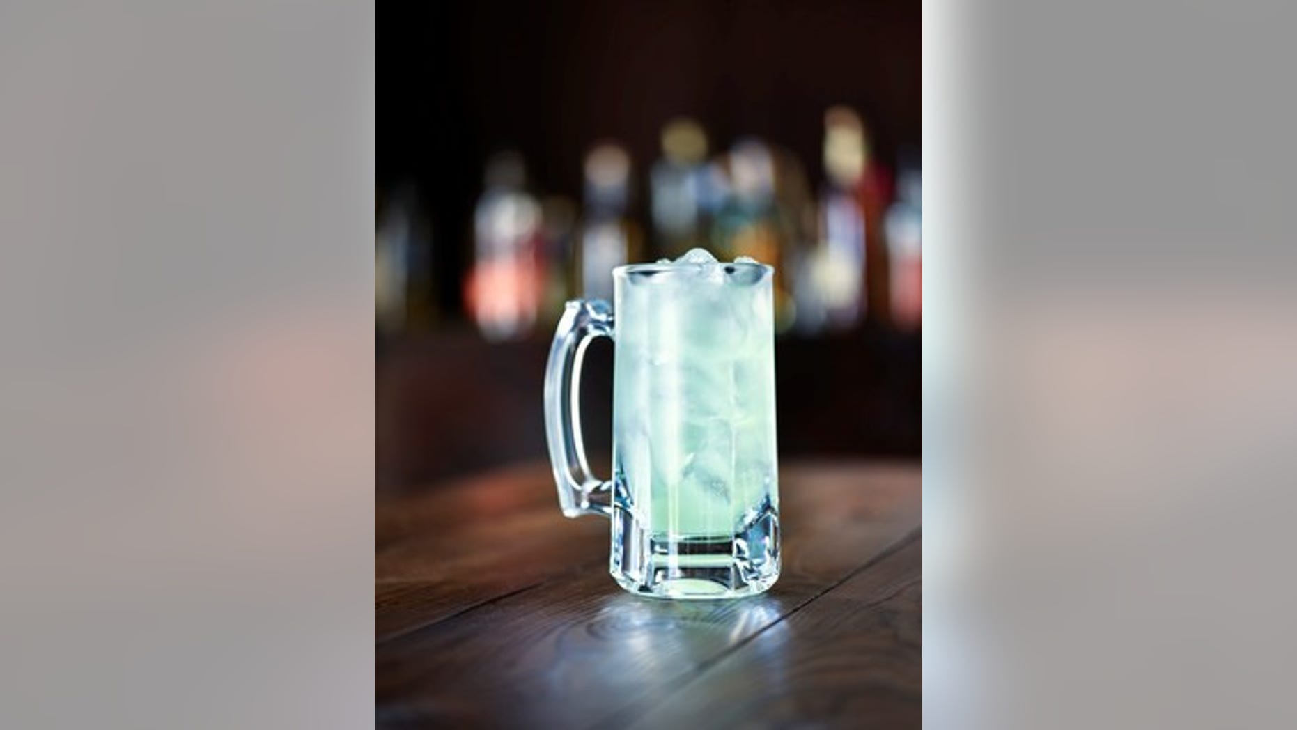 Applebees® Neighborhood Grill + Bar will be offering $1 margaritas, known fondly as the DollaritaTM, as part of the month-long national celebration of Applebees Neighborhood Appreciation Month. (PRNewsfoto/Applebee's Neighborhood Grill &)