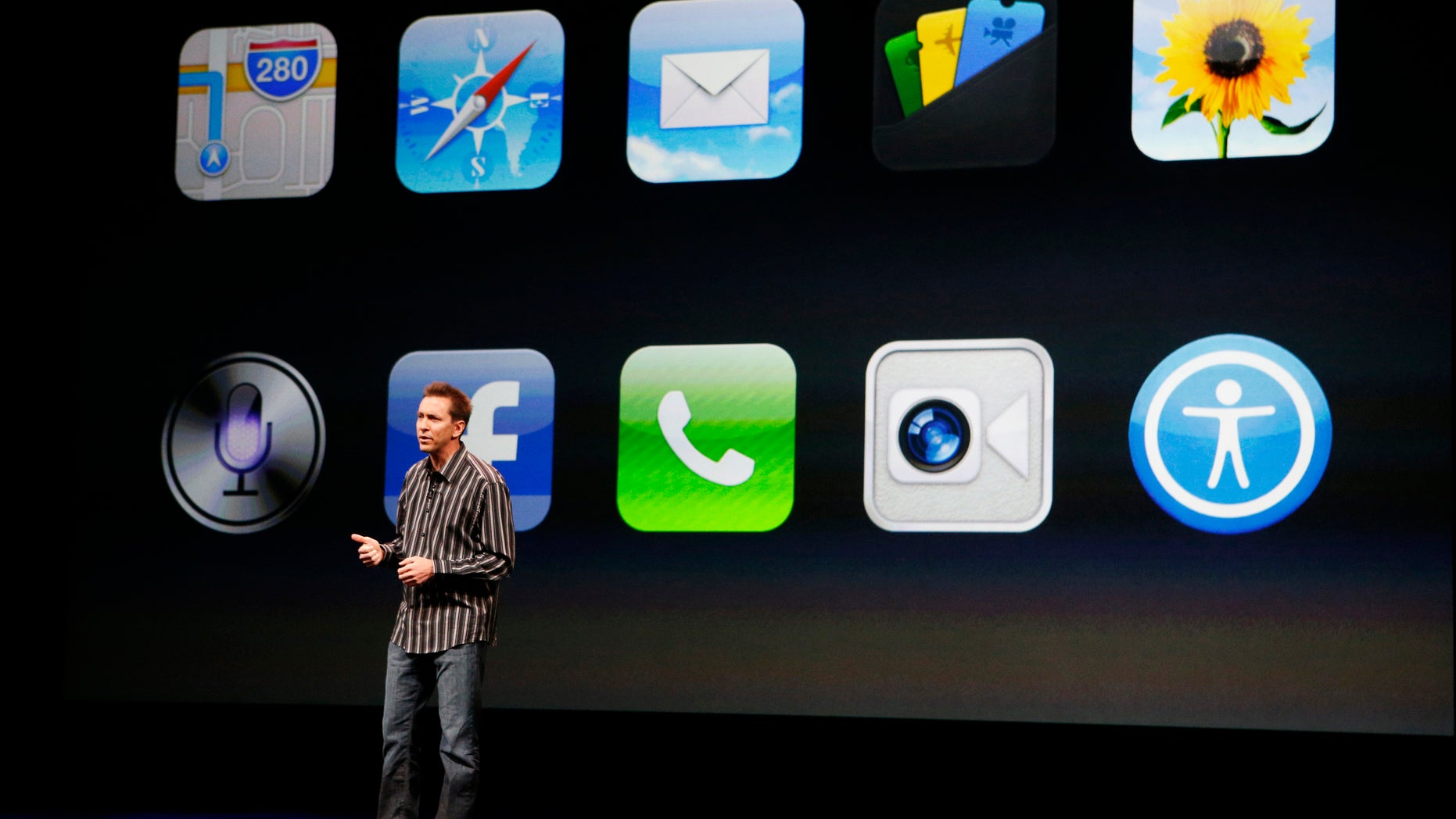 File photo. Scott Forstall, senior vice president of iOS Software at Apple Inc, speaks about iPhone5 apps during Apple Inc.'s iPhone media event in San Francisco, California Sept. 12, 2012.