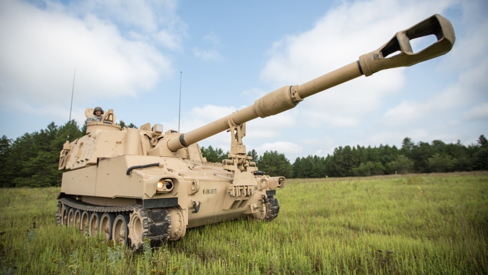 U.S. Army Wisconsin National Guard Soldiers from the 1-426 Field Artillery Battery operate an M109A6 Paladin Howitzer at Fort McCoy, Wis., August 18, 2018. (Photo by Spc. John Russell/U.S. Army)