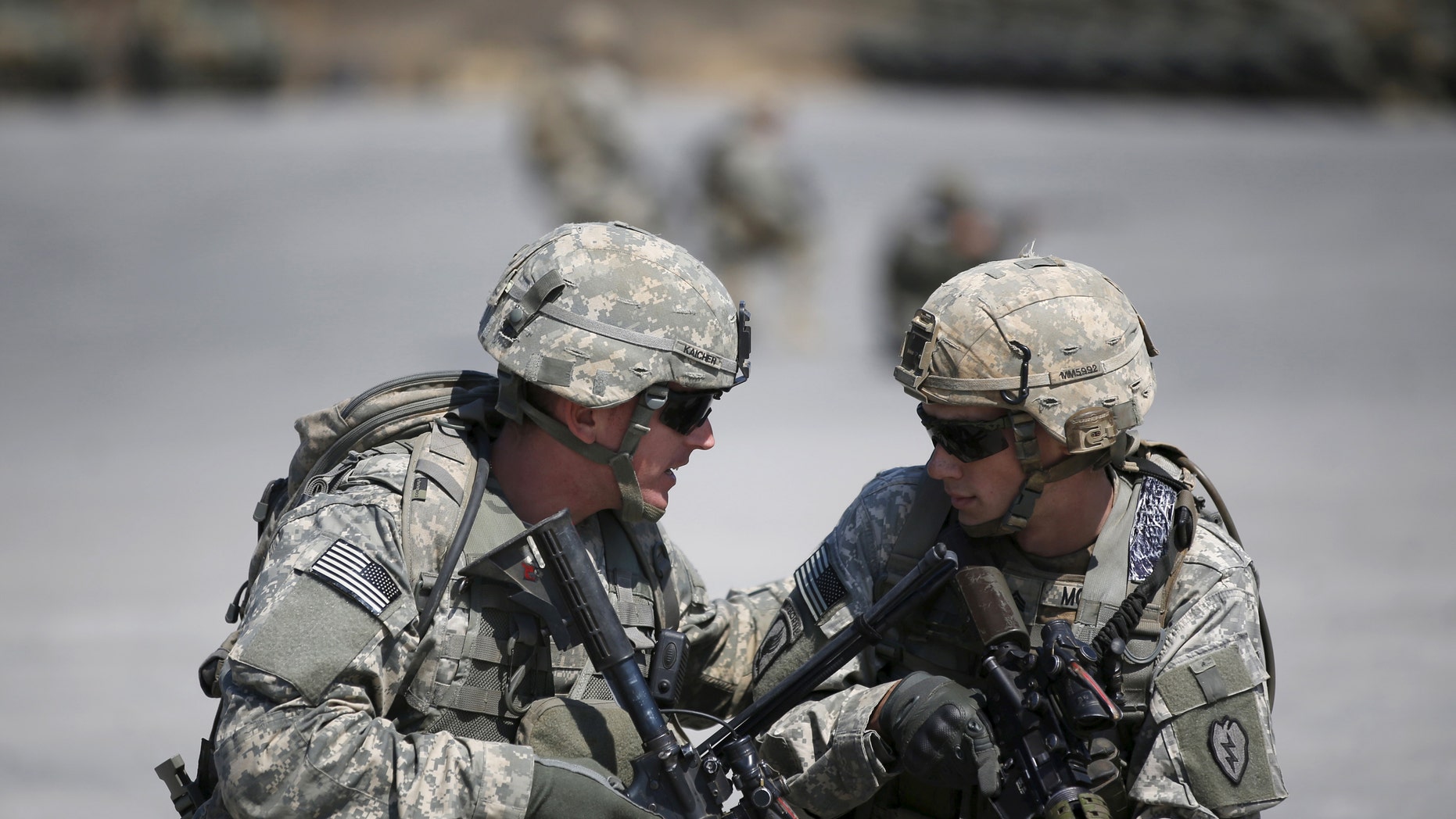 File photo - U.S. Army soldiers take part in a U.S.-South Korea joint live-fire military exercise at a training field in Pocheon, south of the demilitarized zone separating the two Koreas, March 25, 2015.