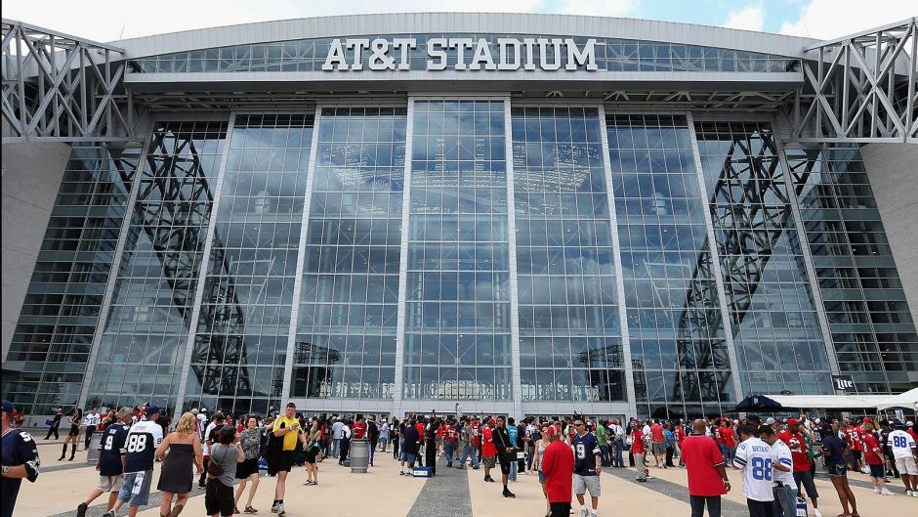 ARLINGTON, TX - SEPTEMBER 07: General view outside of AT&T Stadium before the NFL game between the San Francisco 49ers and the Dallas Cowboys on September 7, 2014 in Arlington, Texas. The 49ers defeated the Cowboys 28-17. (Photo by Christian Petersen/Getty Images)