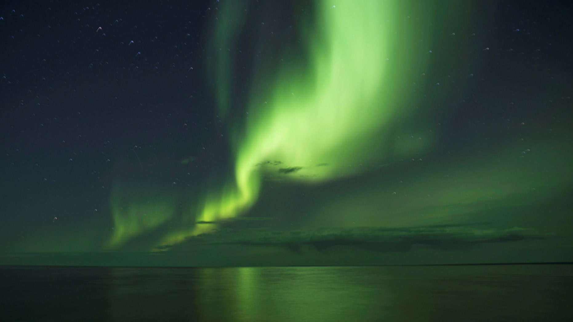 File photo-The aurora borealis appears over Great Bear Lake, the world's 8th largest lake in Deline, Northwest Territories, Canada September 5, 2016. (REUTERS/Pat Kane)