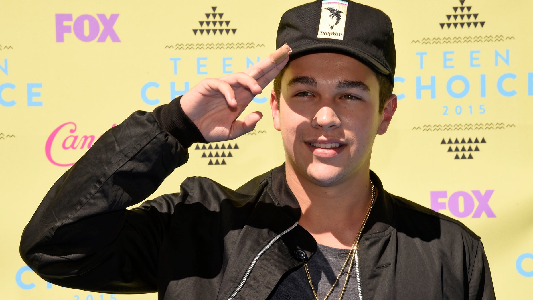 Austin Mahone arrives at the Teen Choice Awards at the Galen Center on Sunday, Aug. 16, 2015, in Los Angeles. (Photo by Chris Pizzello/Invision/AP)