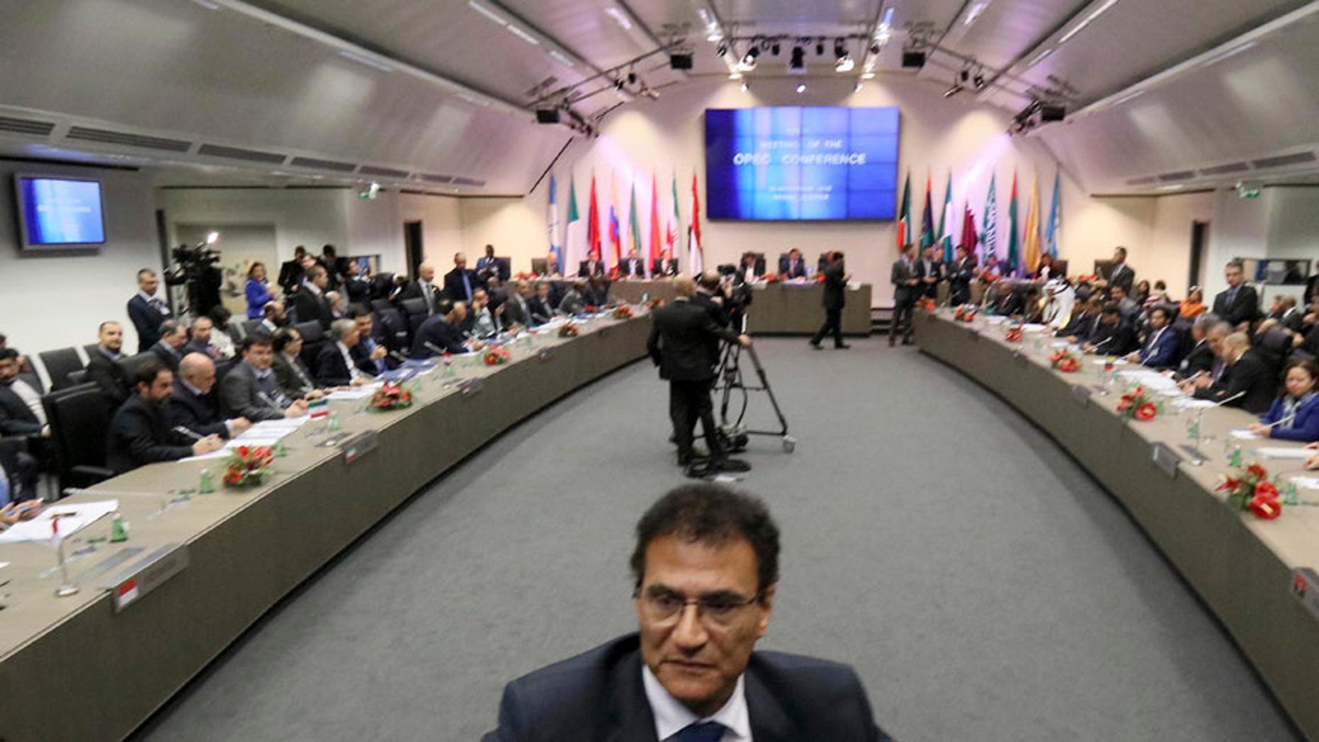 General view of a meeting of oil ministers of the Organization of the Petroleum Exporting countries, OPEC, at their headquarters in Vienna, Austria, Wednesday, Nov. 30, 2016. (AP Photo/Ronald Zak)