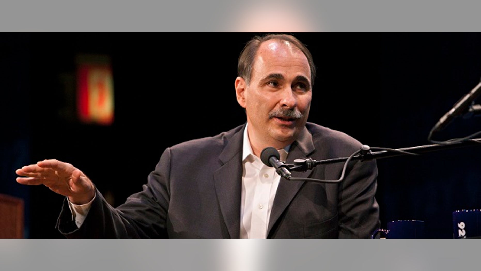 David Axelrod, communications director for U.S. President Barack Obama's re-election campaign, Democratic strategist and former senior advisor to President Obama, speaks during a conversation with John Heilemann of New York magazine at the 92nd Street Y in New York, June 11, 2012. REUTERS/Andrew Burton (UNITED STATES - Tags: POLITICS ELECTIONS) - RTR33GL6