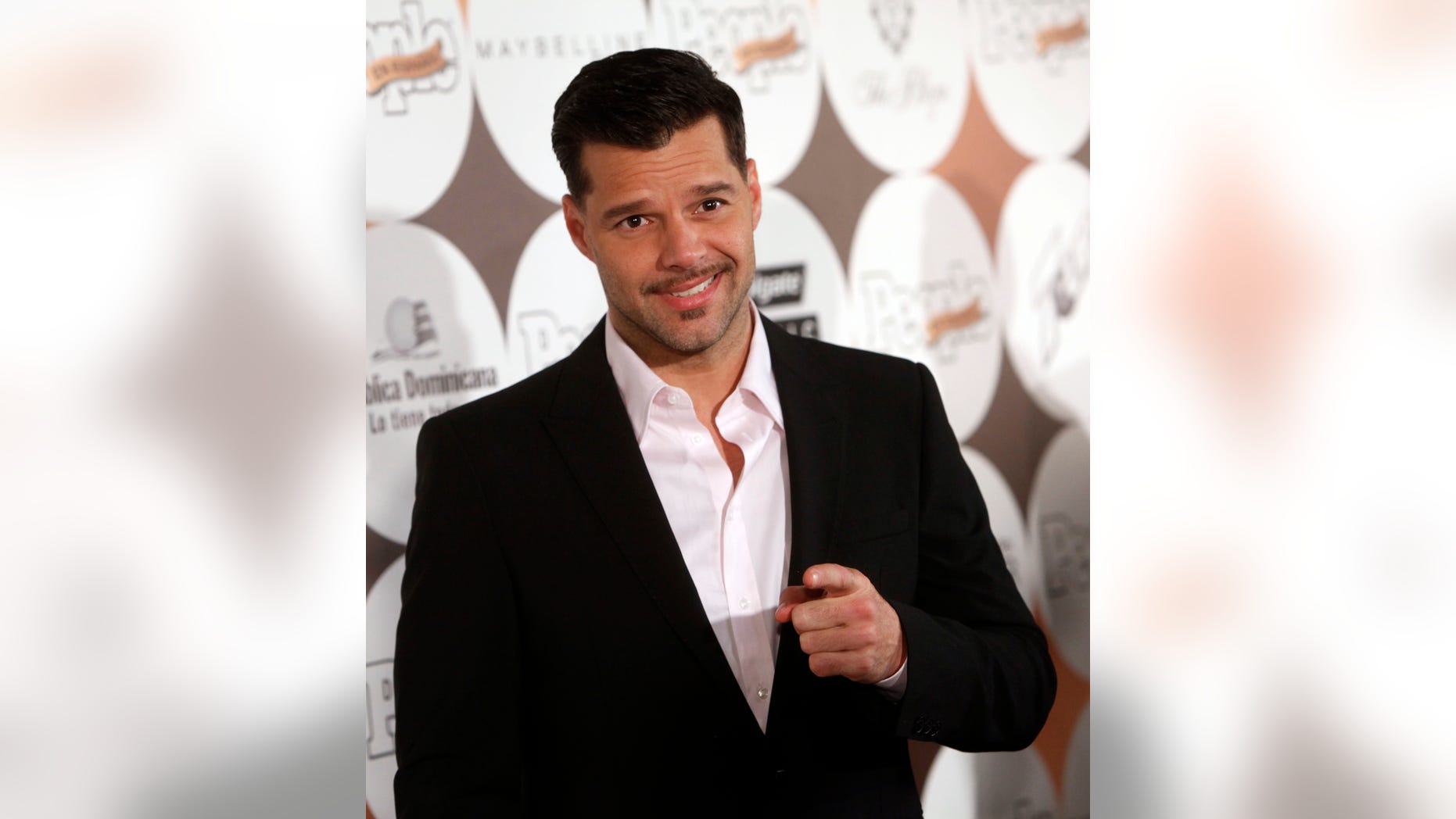 El cantante puertorriqueño Ricky Martin llega a la gala de los "50 más bellos" de la revista People en Español el martes 15 de mayo del 2012 en Nueva York. Martin no habló con los periodistas. (Foto AP/Jason DeCrow)