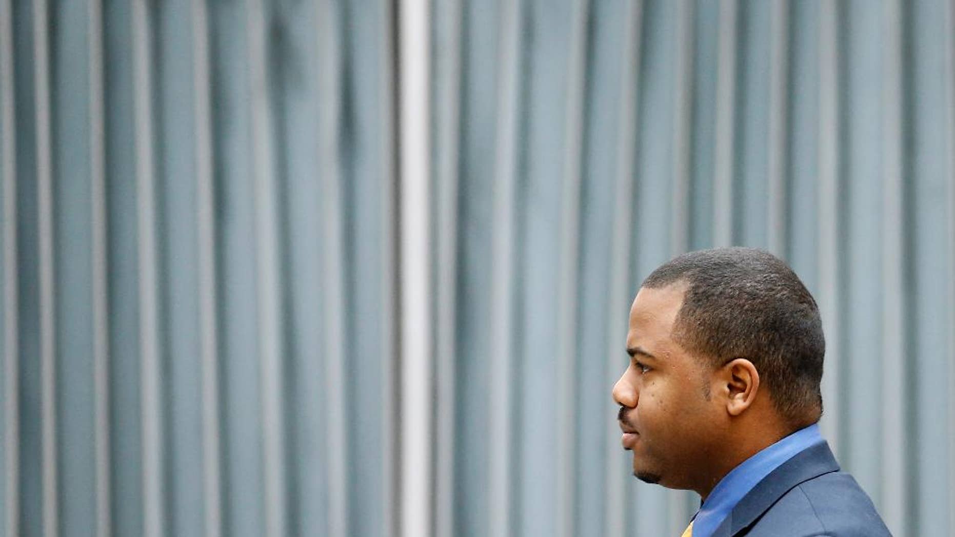 William Porter, one of six Baltimore city police officers charged in connection to the death of Freddie Gray, walks to a courthouse for jury selection in his trial, Monday, Nov. 30, 2015, in Baltimore. Porter faces charges of manslaughter, assault, reckless endangerment and misconduct in office. (AP Photo/Patrick Semansky, Pool)