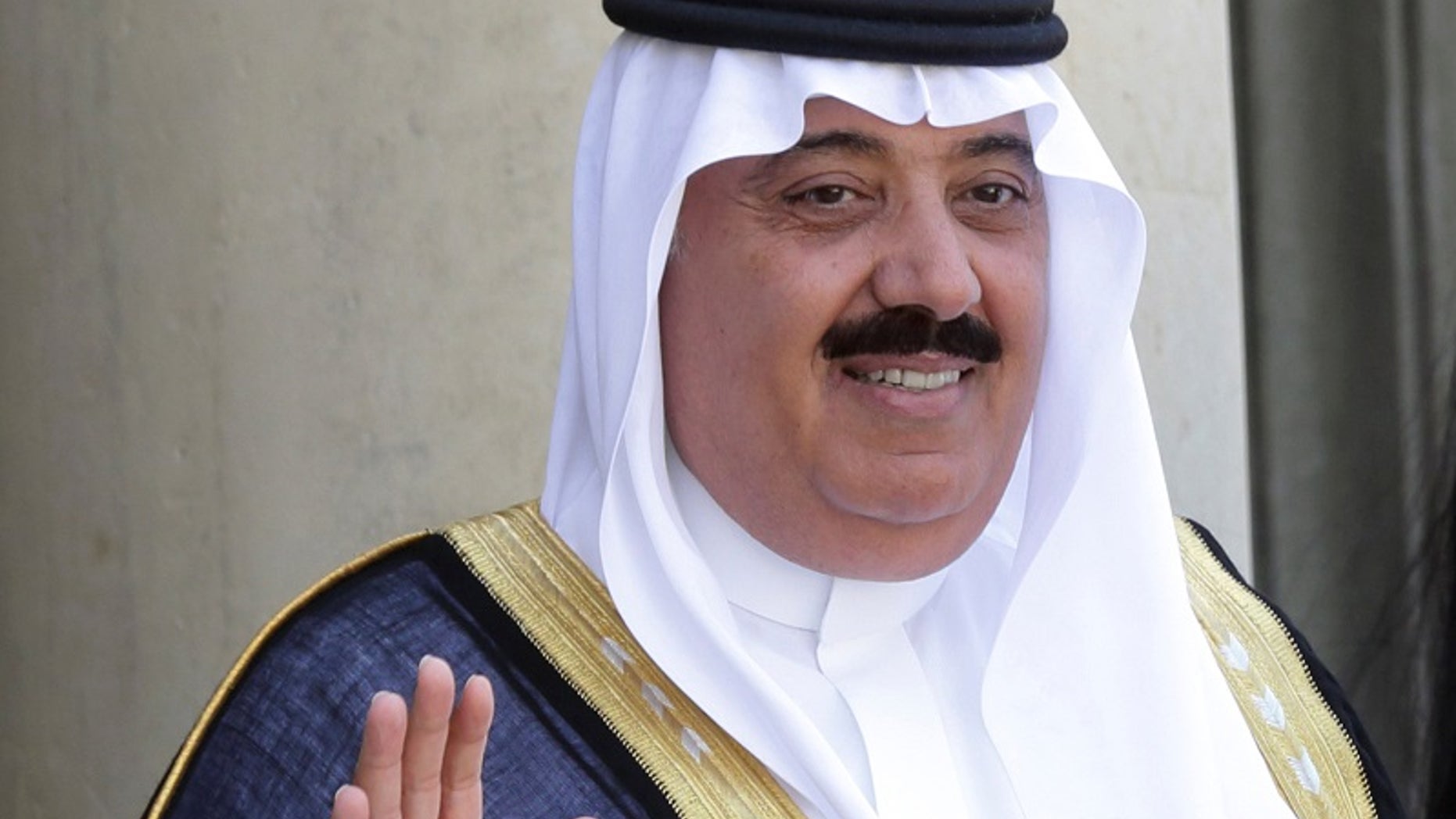 Senior Saudi Arabian Prince Miteb bin Abdullah has reportedly been freed from detention after agreeing to pay $1 billion.