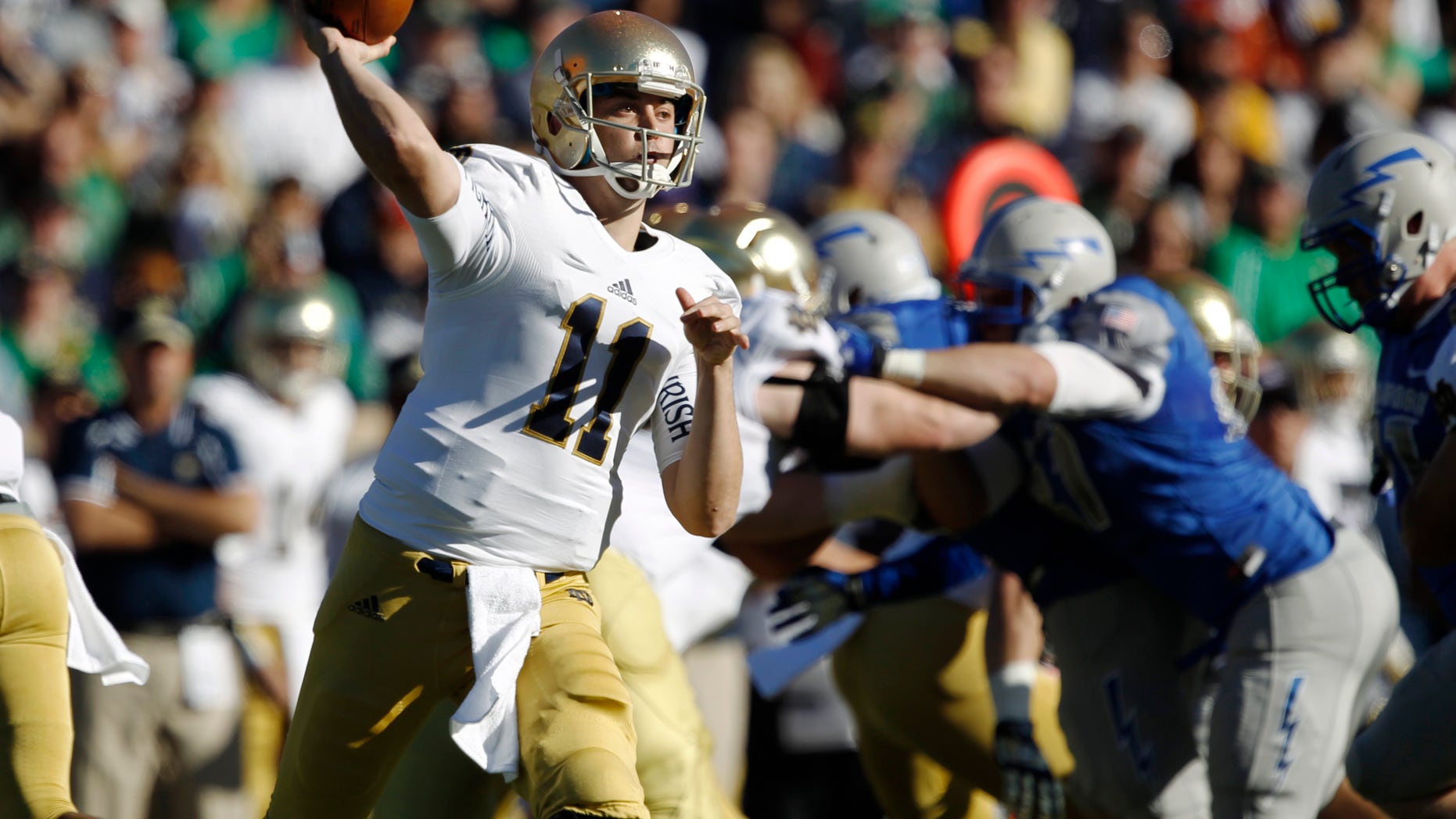 Notre Dame quarterback Tommy Rees (11) passes against Air Force in the first quarter of an NCAA football game in Air Force Academy, Colo., Saturday, Oct. 26, 2013. (AP Photo/David Zalubowski)