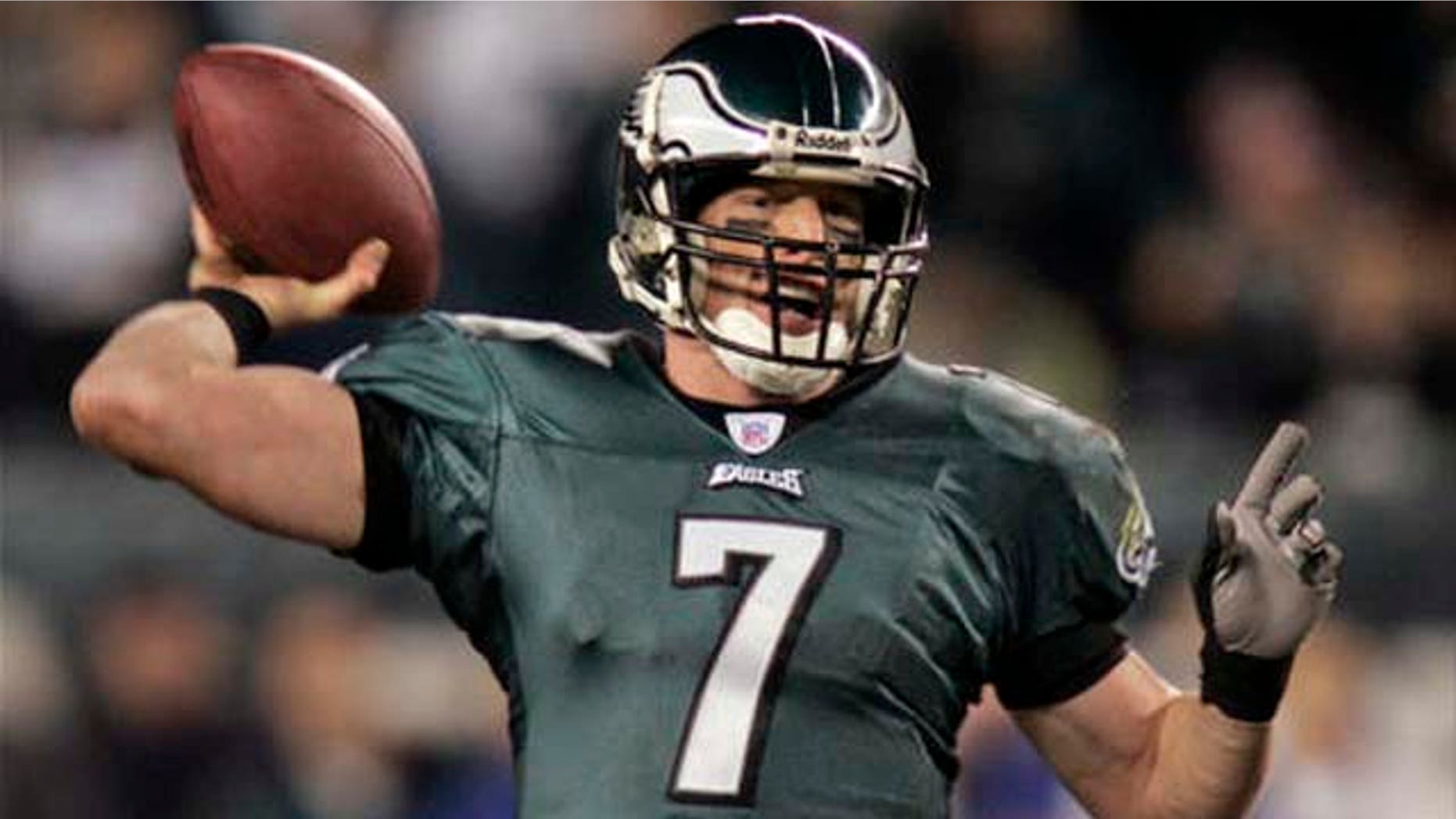 Philadelphia Eagles quarterback Jeff García throws a pass against the New York Giants during the NFL wild card football game in Philadelphia Sunday, Jan. 7, 2007. (AP Photo/Julie Jacobson)