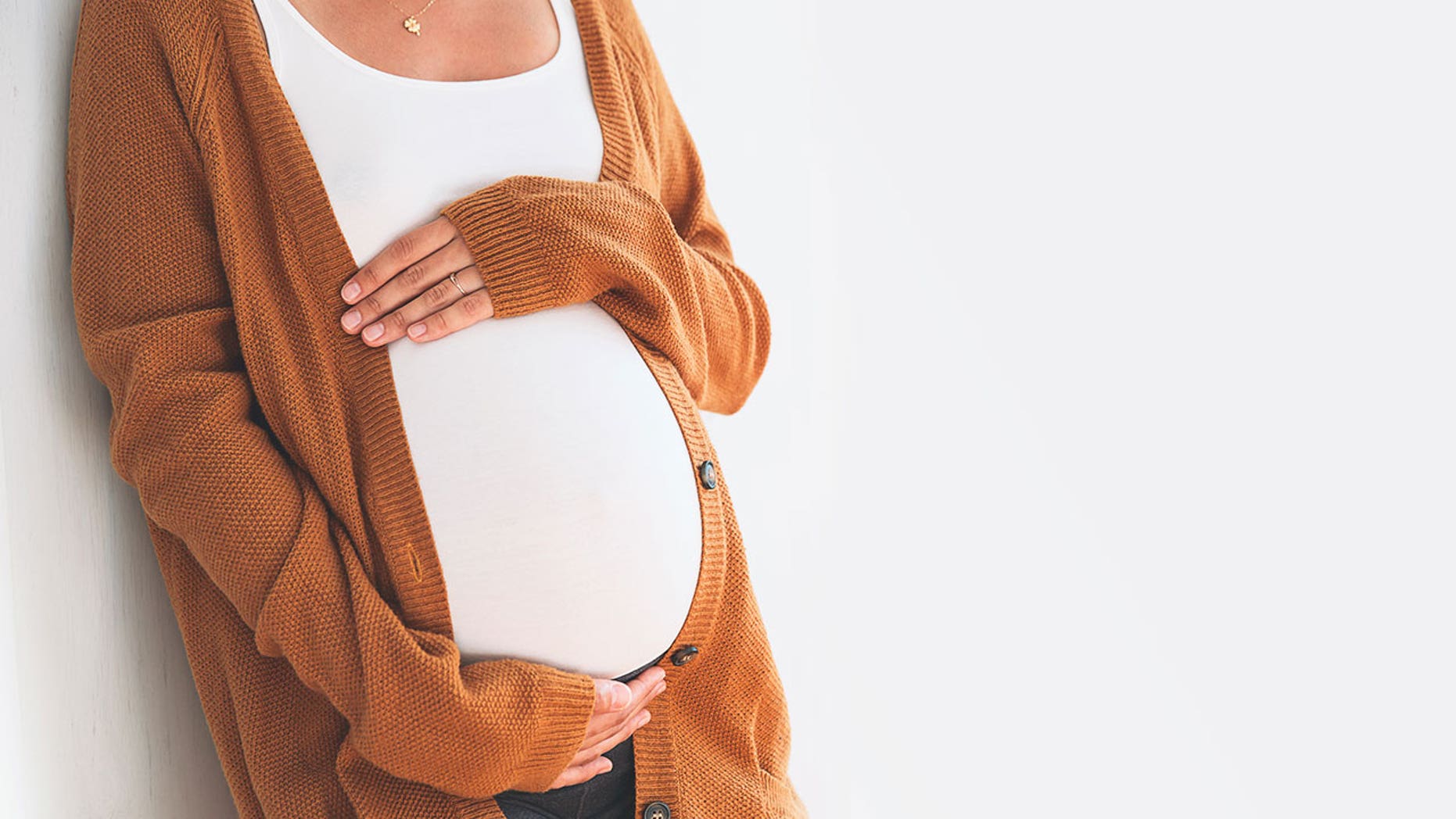 A Twitter user's idea for a fake "baby bump" is being called "genius" by her fellow Twitter users.