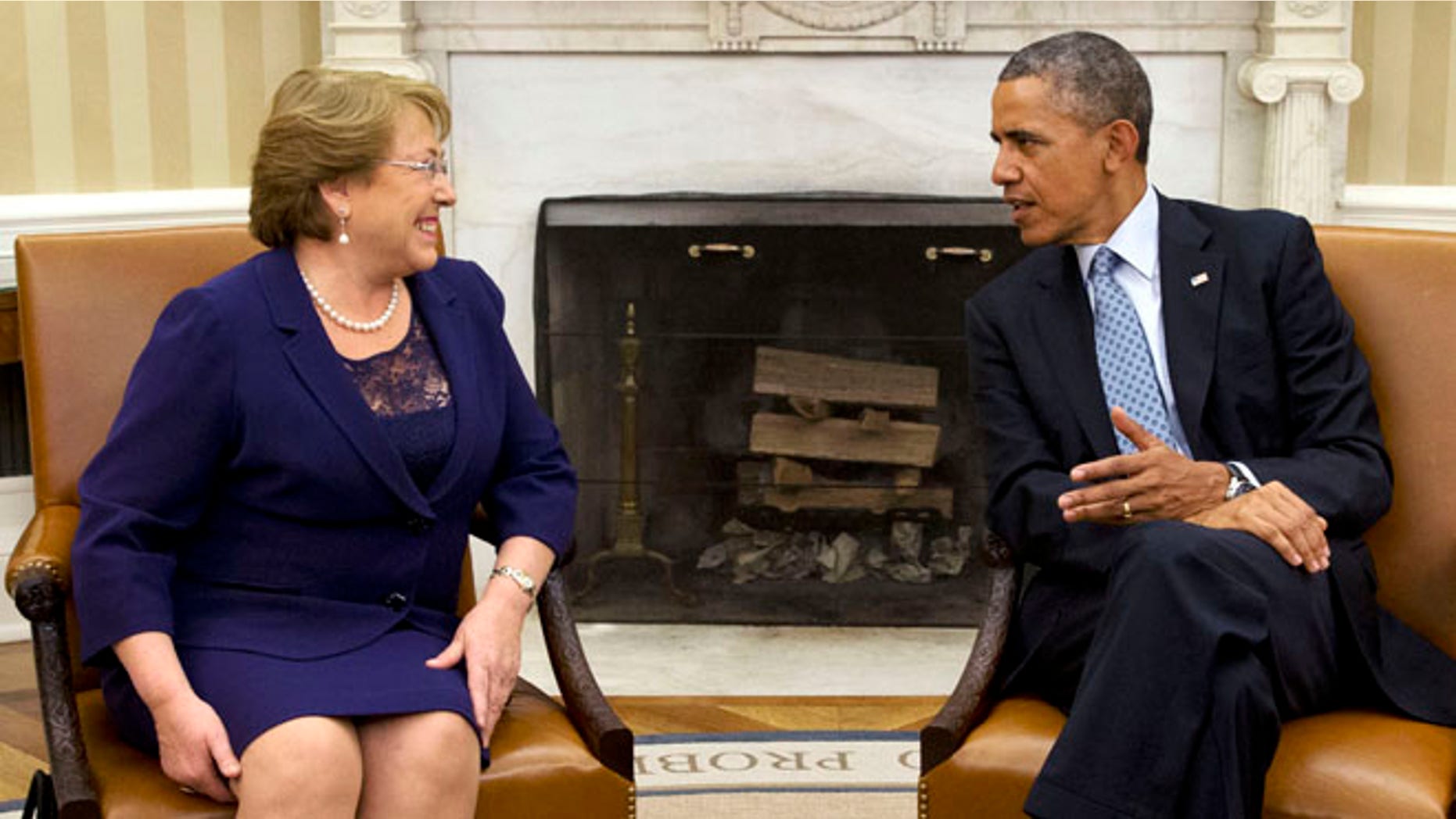 President Barack Obama meets with Chile's President Michelle Bachelet, Monday, June 30, 2014, in the Oval Office of the White House in Washington. (AP Photo/Jacquelyn Martin)