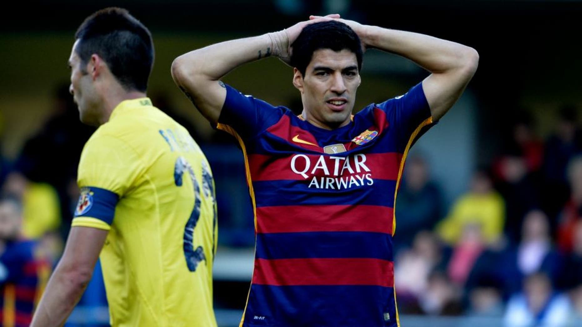 Barcelona's Uruguayan forward Luis Suarez puts his hands on his head during the Spanish league football match Villarreal CF vs FC Barcelona at El Madrigal stadium in Vila-real on March 20, 2016. / AFP / JOSE JORDAN (Photo credit should read JOSE JORDAN/AFP/Getty Images)