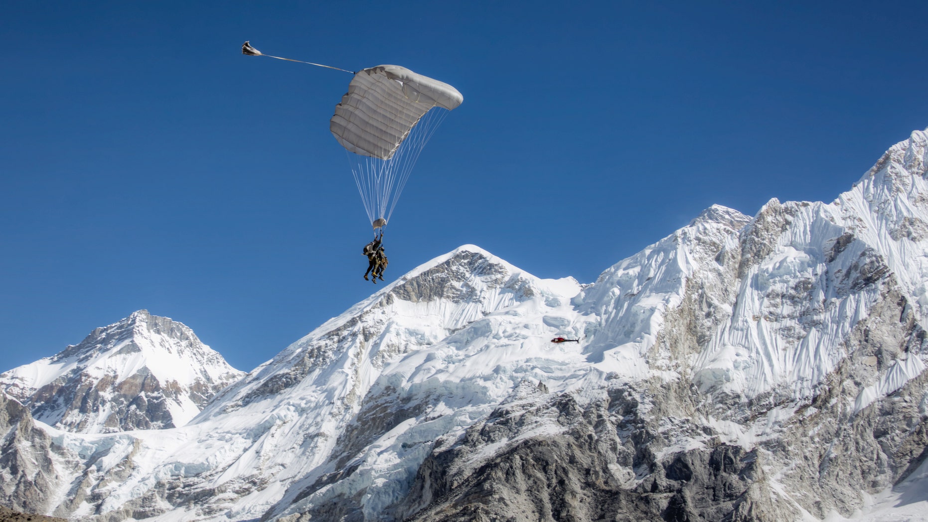 CPS Everest Skydive 2016 Fall Expedition (Complete Parachute Solutions).
