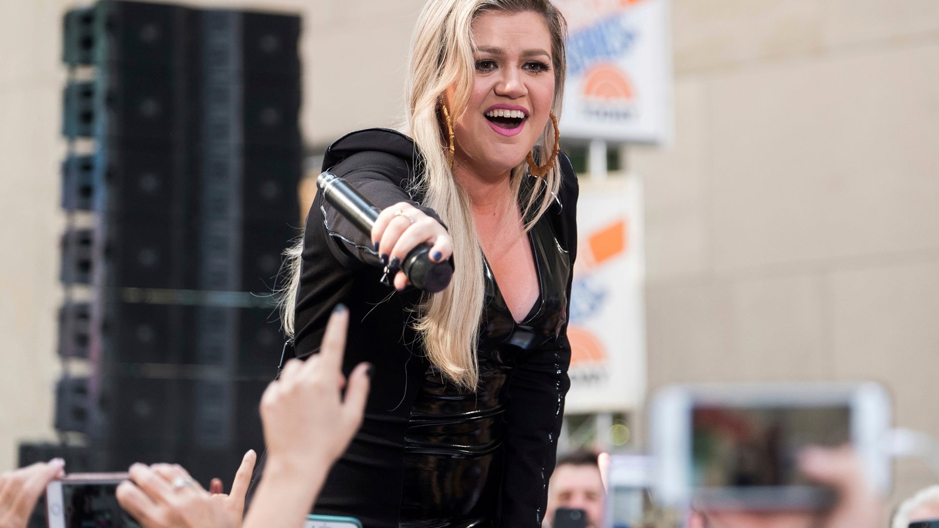 Kelly Clarkson recently lost 37 pounds.