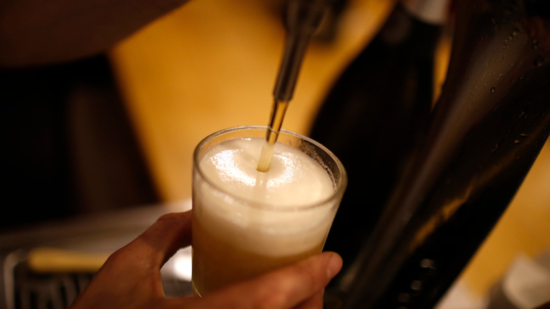 A glass of beer is served at a bar in Madrid, March 3, 2016. REUTERS/Juan Medina - RTS9ALD