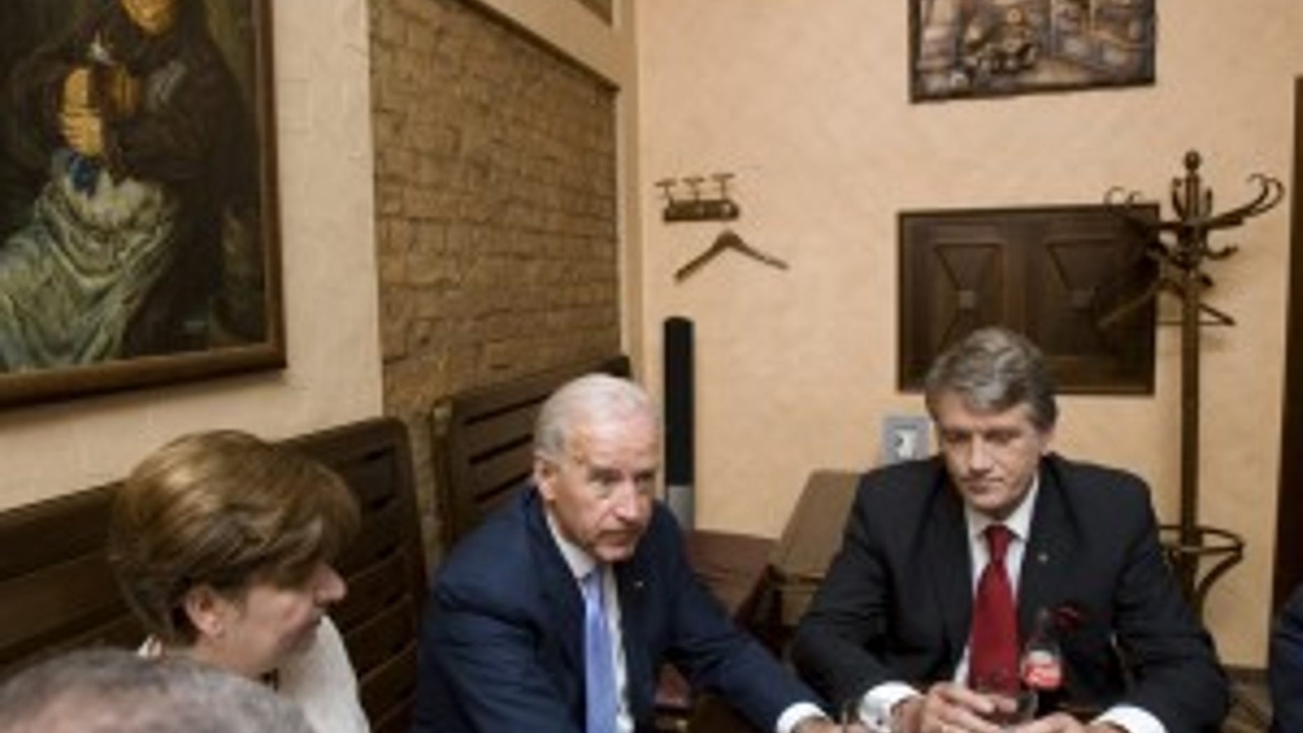 Ukrainian President Viktor Yushchenko, right, and U.S. Vice President Joe Biden speak at a pub in Kiev, Ukraine, Tuesday, July 21, 2009. Biden arrived in Ukraine for a three-day working visit. (AP Photo/Mykhailo Markiv)