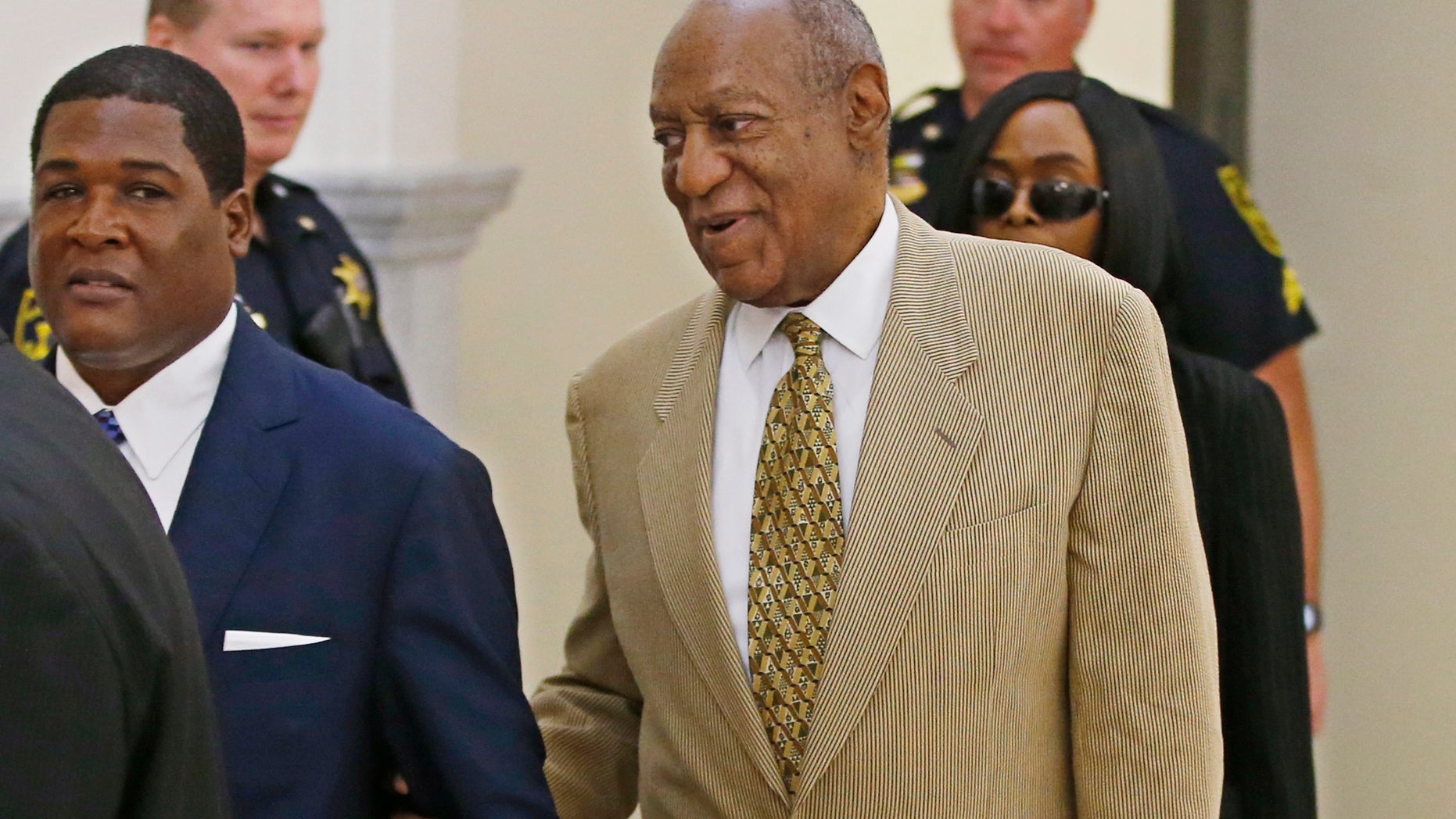 Bill Cosby is helped by an aide as he returns into Courtroom A in the Montgomery County Courthouse in Norristown, Pennsylvania, U.S. on July 7, 2016. REUTERS/Michael Bryant/Pool/File Photo - RTX2ODH2