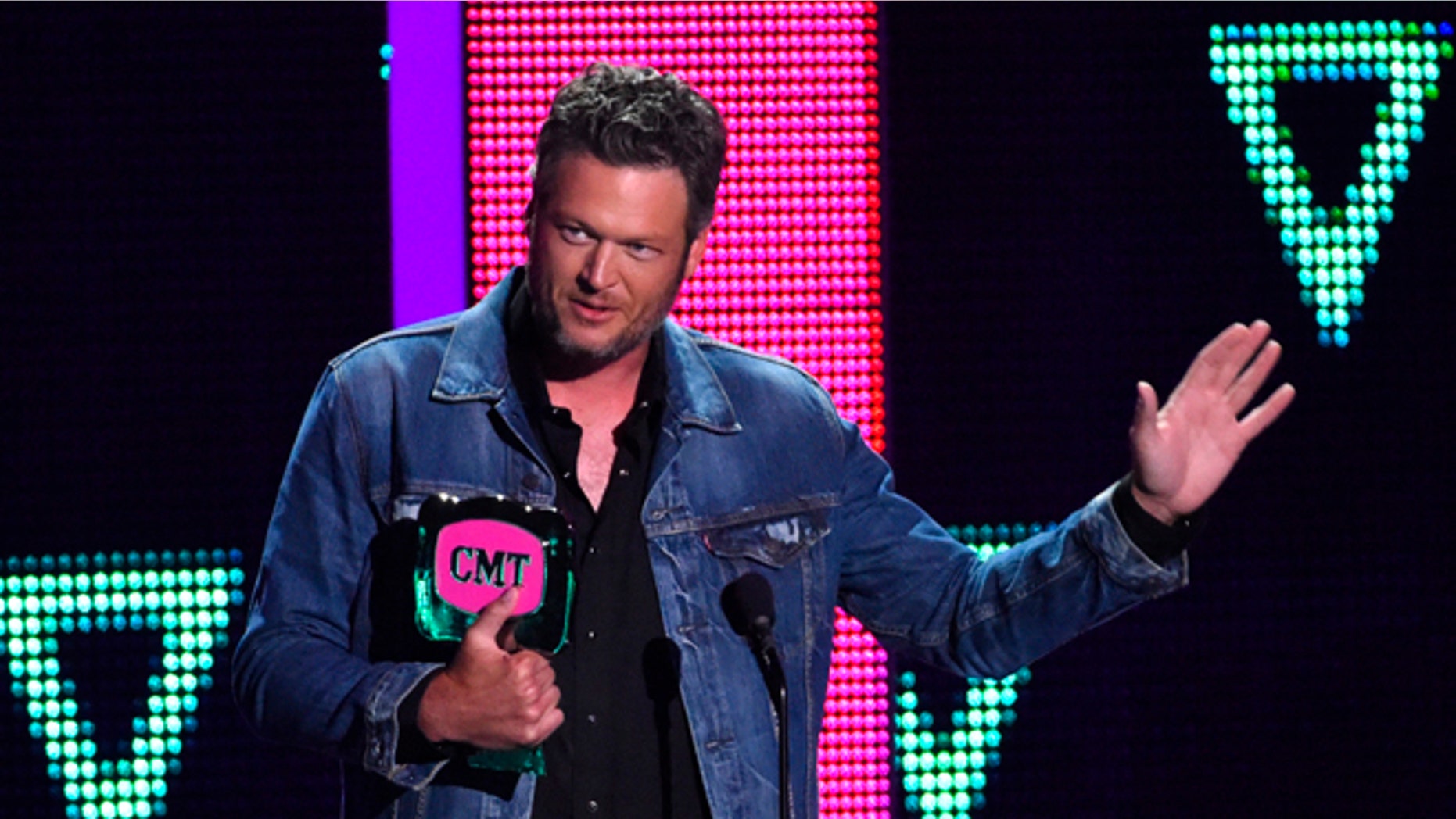 Musician Blake Shelton accepts the CMT Social Superstars award at the 2016 CMT Music Awards in Nashville, Tennessee, U.S. June 8, 2016. REUTERS/Harrison McClary - RTSGNP7