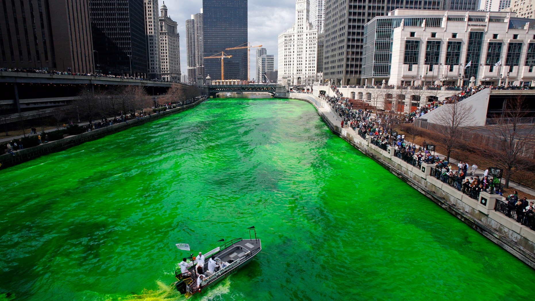 File photo: Workers dye the Chicago River green as part of the city's annual St. Patrick's day celebrations in Chicago March 11, 2006. (REUTERS/John Gress)