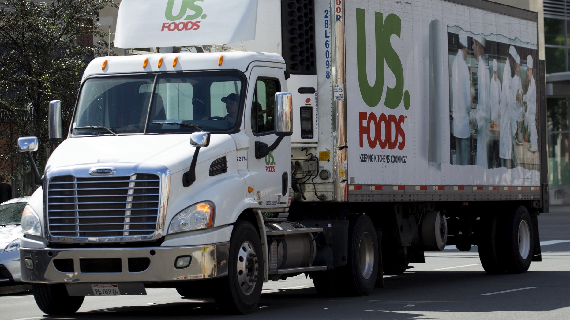 A US Foods delivery truck in San Diego. Members of Congress may soon consider a proposal to allow a 5-foot extension to 28-foot less-than-truckload (LTL) twin trailers, also known as “twin 28s.”