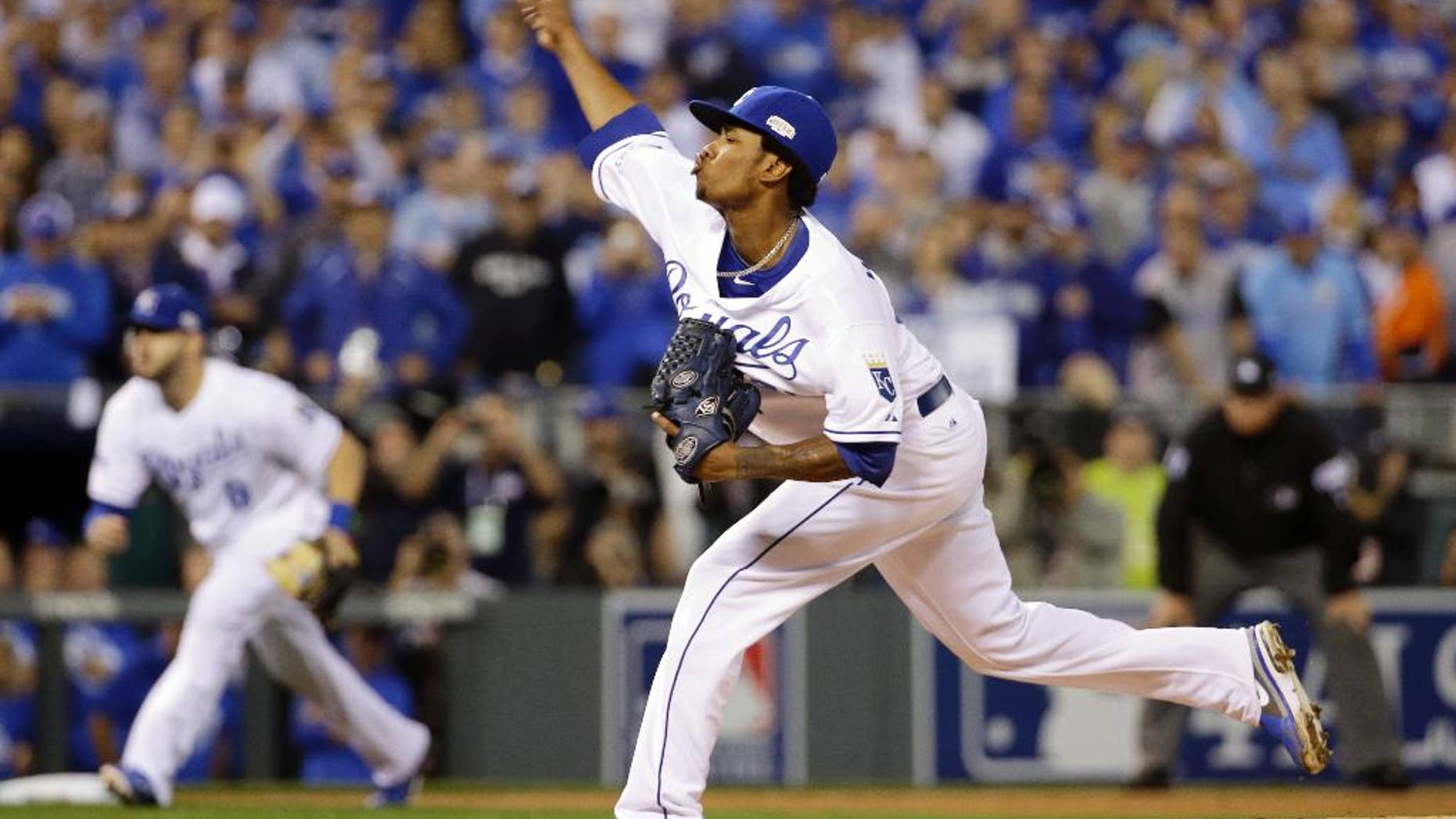 Kansas City Royals pitcher Yordano Ventura throws during the first inning of Game 2 of baseball's World Series against the San Francisco Giants Wednesday, Oct. 22, 2014, in Kansas City, Mo. (AP Photo/David J. Phillip)