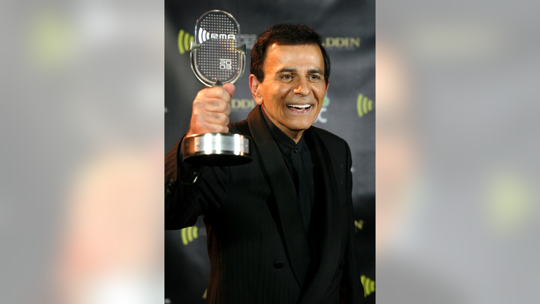 Casey Kasem poses with his Radio Icon Award at the 2003 Radio Music
Awards, at the Aladdin Theatre for the Performing Arts in Las Vegas,
Nevada, October 27, 2003.