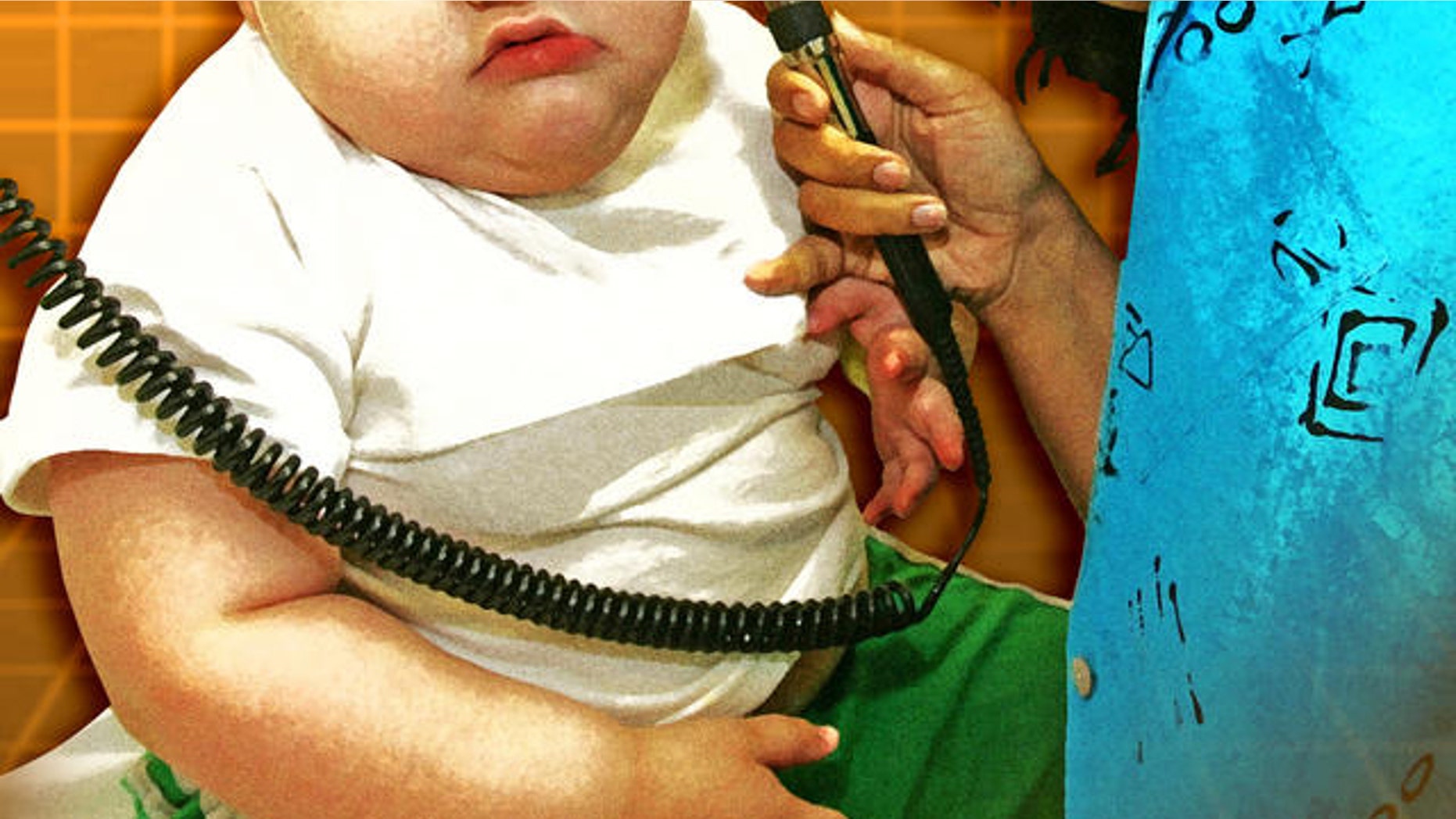 ** ADVANCE FOR MONDAY, MAY 29 ** Damon Diamond, 2, of Bryant, Ark., is examined by Dr. Samiya Razzaq at an Arkansas Children's Hospital clinic Friday, May 26, 2006, in Little Rock, Ark. Two years after Arkansas instituted first-in-the-nation obesity testing for public school students, data shows that the percentage of overweight children remains the same, but at least it's not going up. (AP Photo/Danny Johnston)
