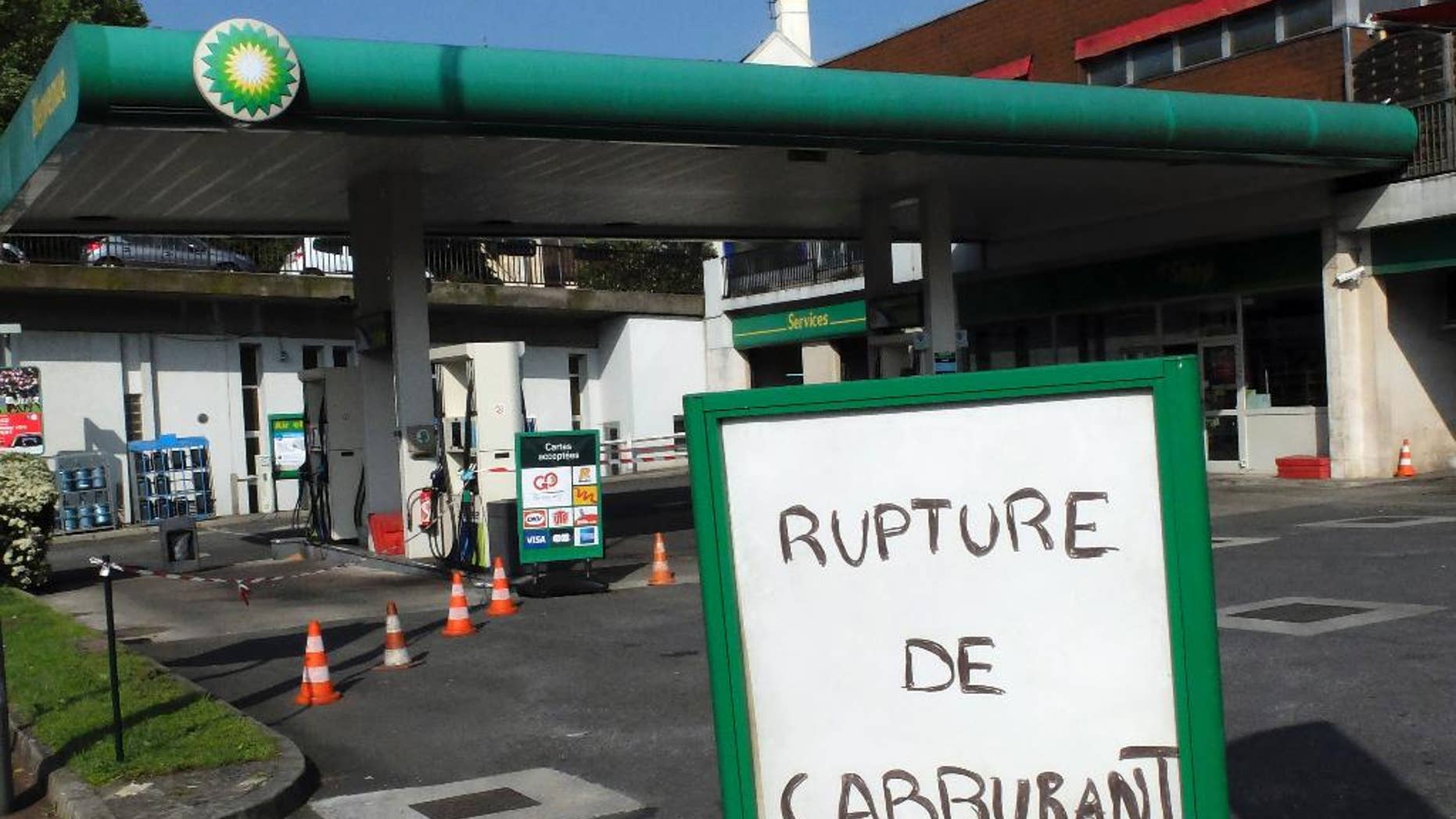 A poster reads "Fuel Shortage" in a closed gaz station in Sevres, outside Paris, Wednesday, May 25, 2016. France has started using its fuel reserves to deal with gasoline shortages caused by strikes and protests over a bill weakening worker protections. (AP Photo/Bertrand Combaldieu)
