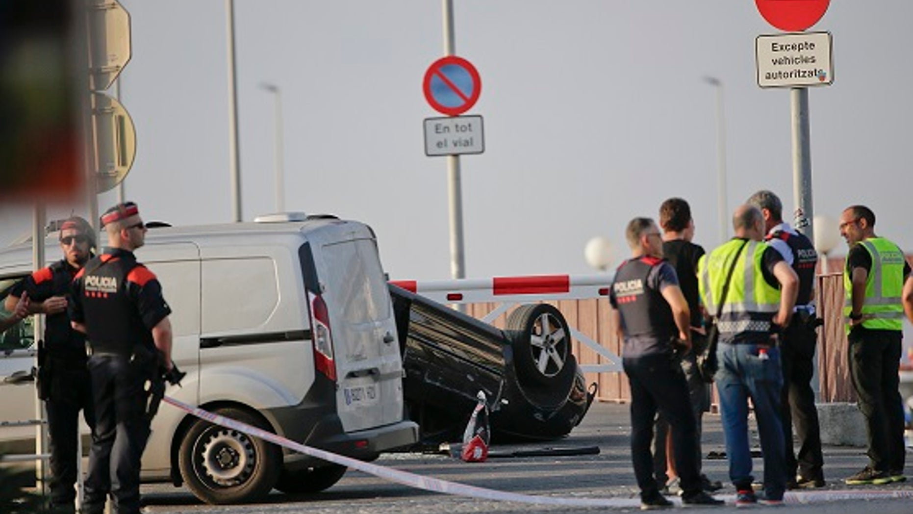 A Spanish police officer killed four suspects who carried out the terror attack in the Catalan seaside town of Cambrils, an officer said.