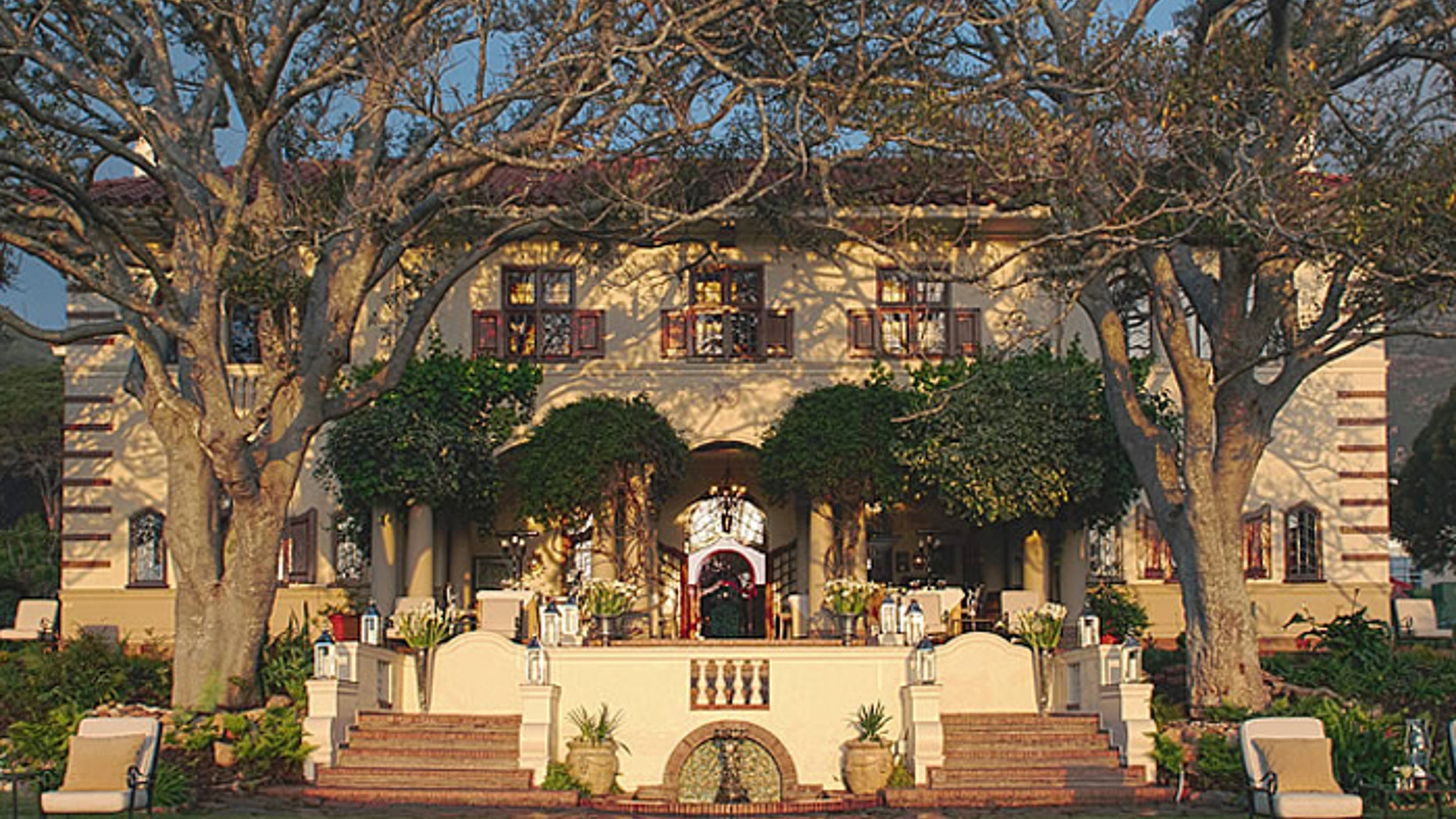 Camps Bay Retreat is a luxury boutique hotel in Cape Town. (CometoCapeTown.com)