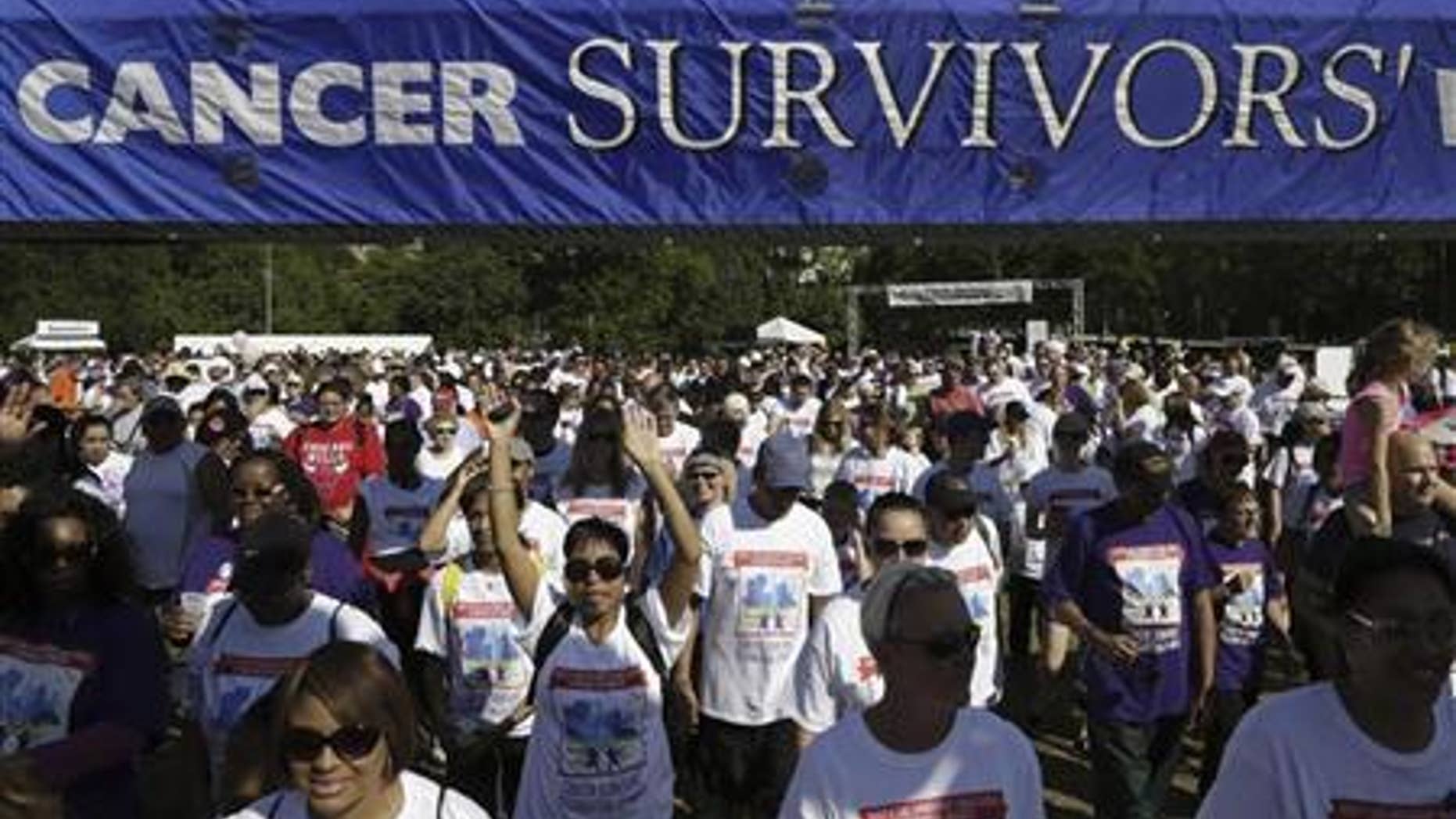 Participants start the National Cancer Survivors Day march in Chicago, June 3, 2012. REUTERS/John Gress