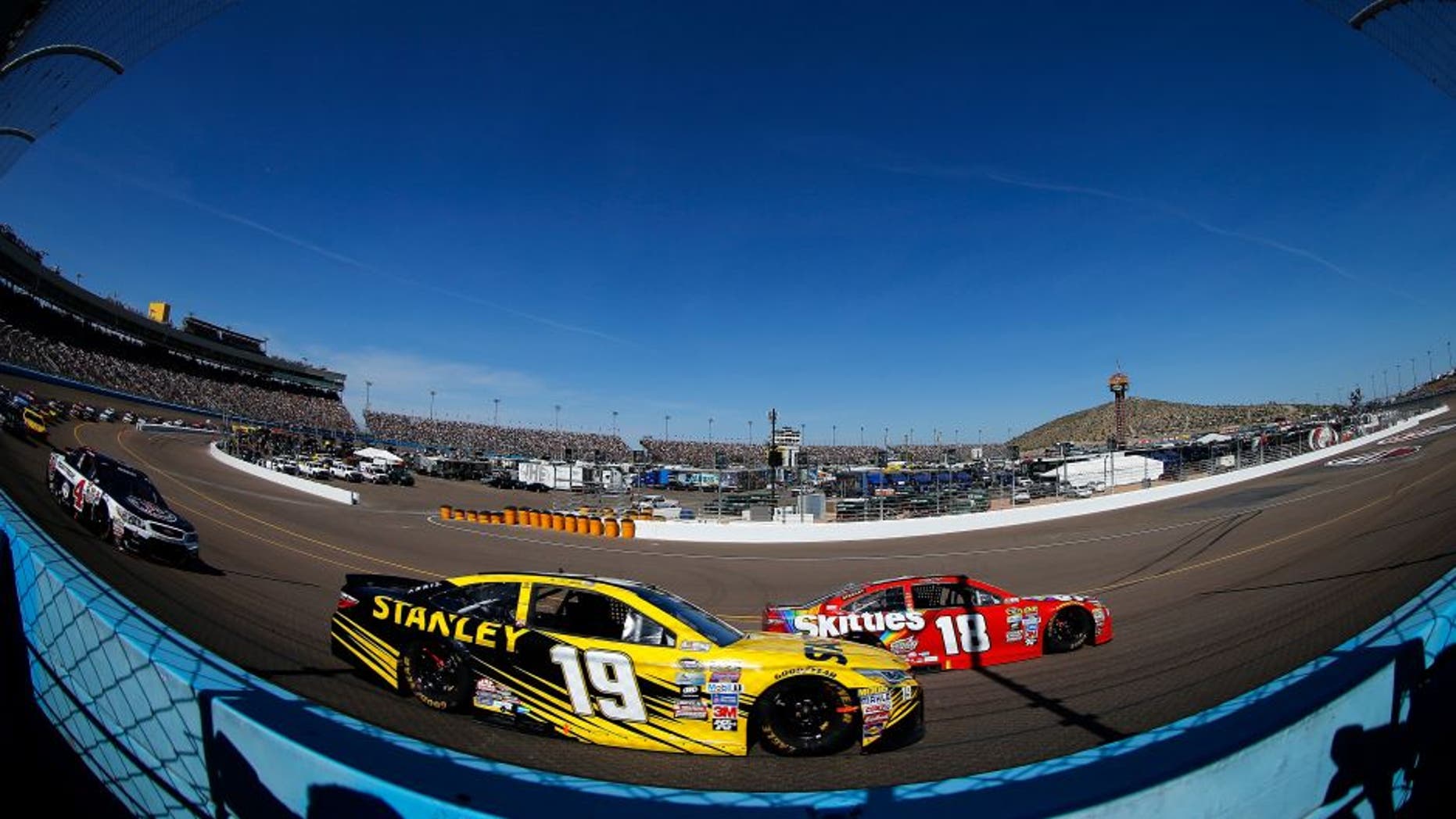 AVONDALE, AZ - MARCH 13: Kyle Busch, driver of the #18 Skittles Toyota, races Carl Edwards, driver of the #19 Stanley Toyota, during the NASCAR Sprint Cup Series Good Sam 500 at Phoenix International Raceway on March 13, 2016 in Avondale, Arizona. (Photo by Jonathan Ferrey/NASCAR via Getty Images)
