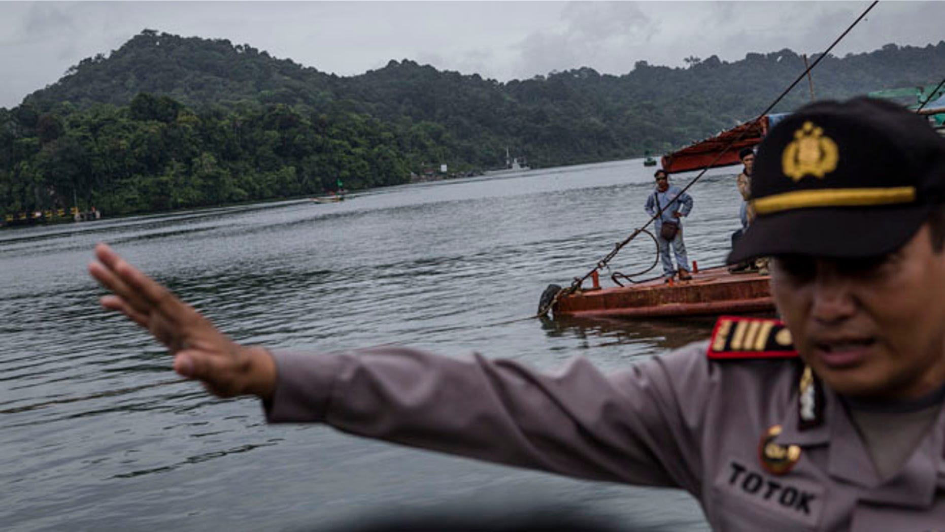 CILACAP, CENTRAL JAVA, INDONESIA - MARCH 04: Indonesian police stand guard as the Bali Nine duo Andrew Chan and Myuran Sukumaran arrived at Wijaya Pura Port. (Photo by Ulet Ifansasti/Getty Images)