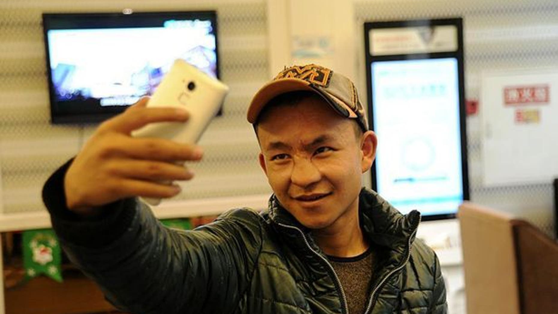 Li Ming poses for his first selfie after surgeons gave him a new nose.