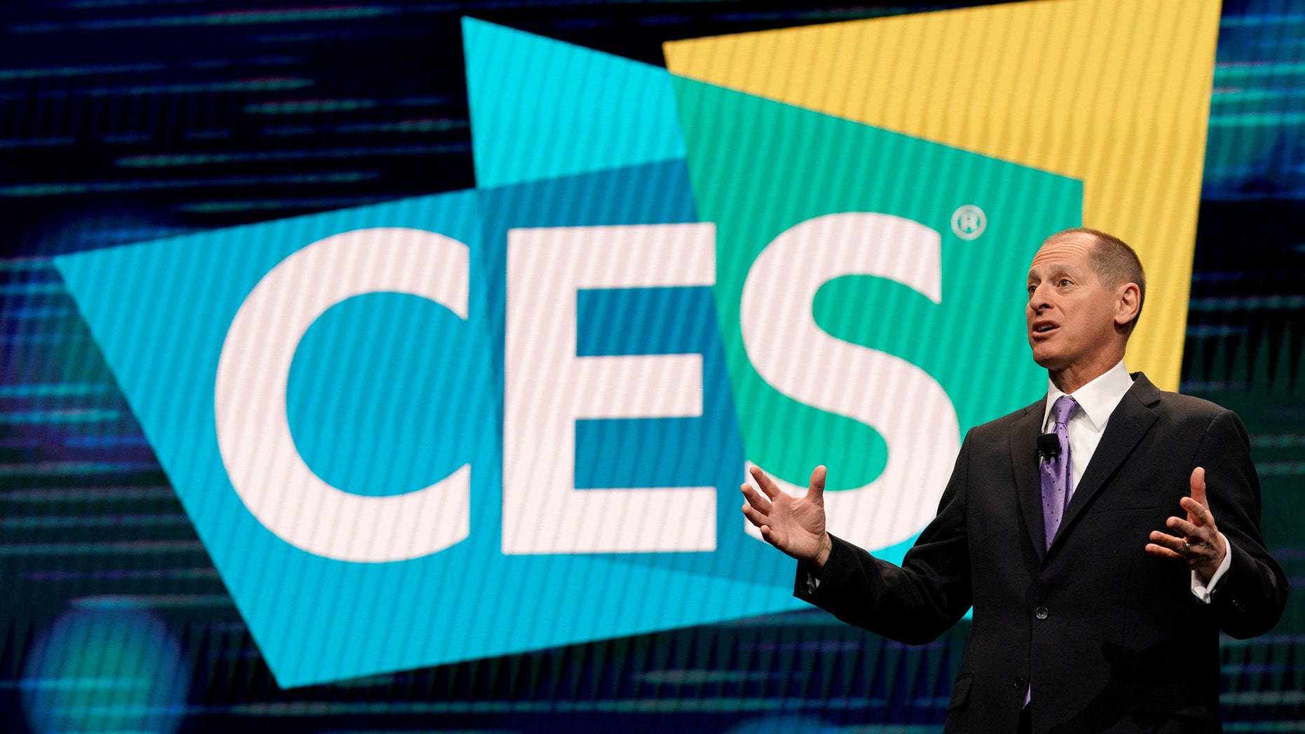 Gary Shapiro, CEO of the Consumer Technology Association, speaks at CES in Las Vegas, Nevada, U.S. Jan. 9, 2018. (REUTERS/Rick Wilking)