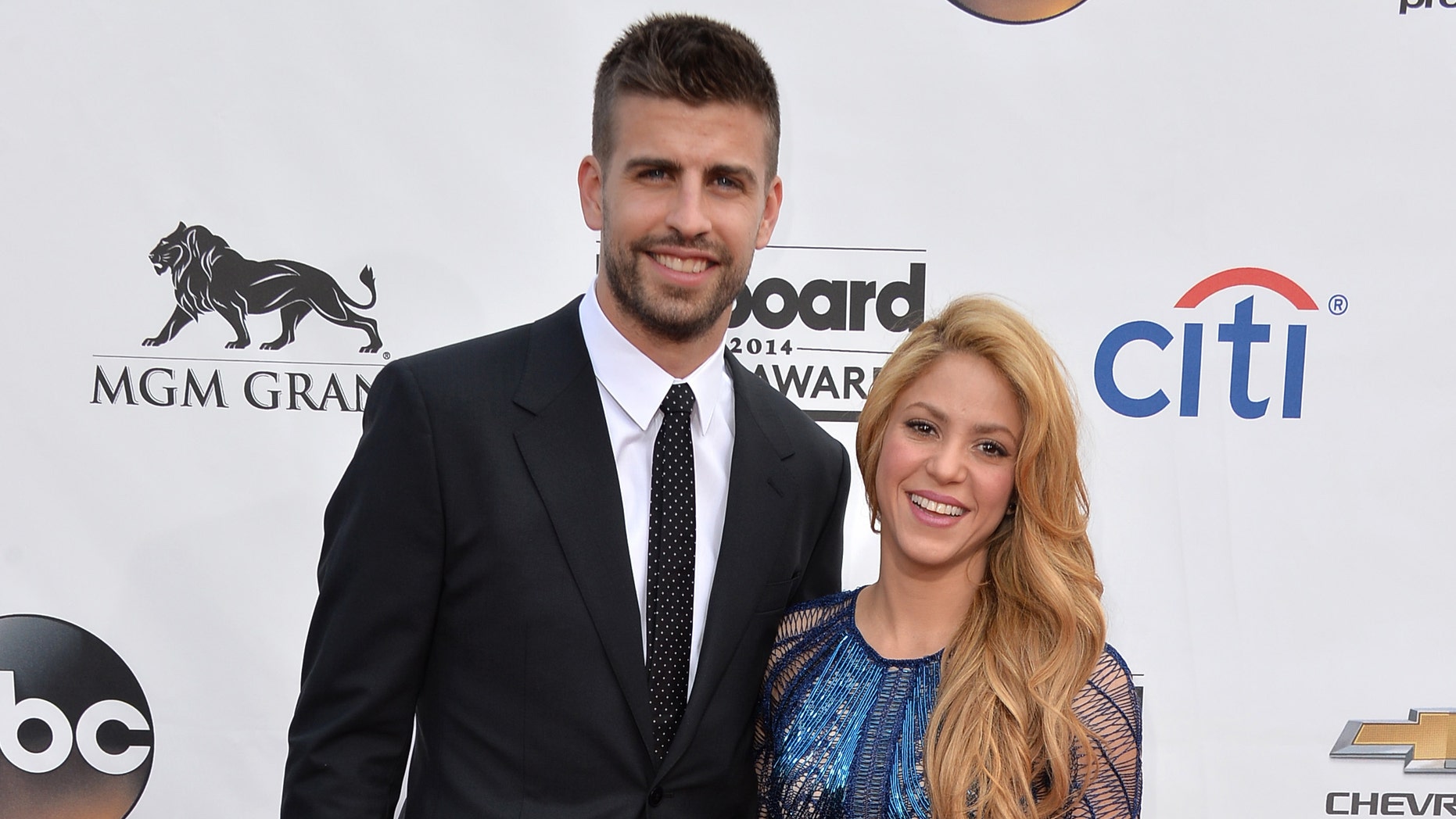 Shakira (Finally) Confirms She And Boyfriend Gerard Pique Are Expecting